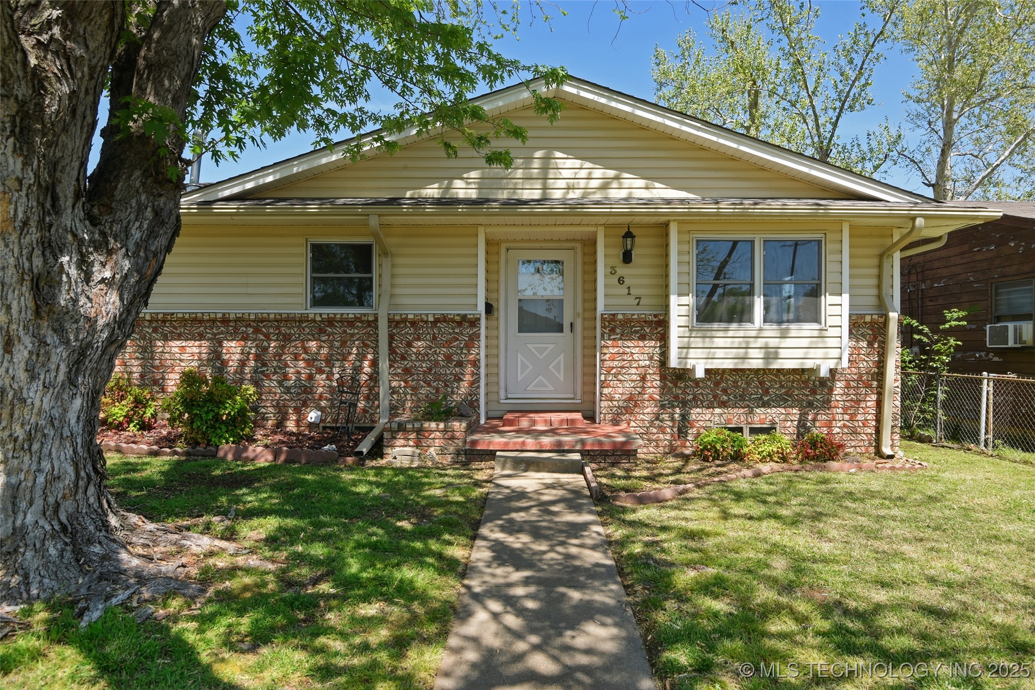 3617 W 44th Place Property Photo 4