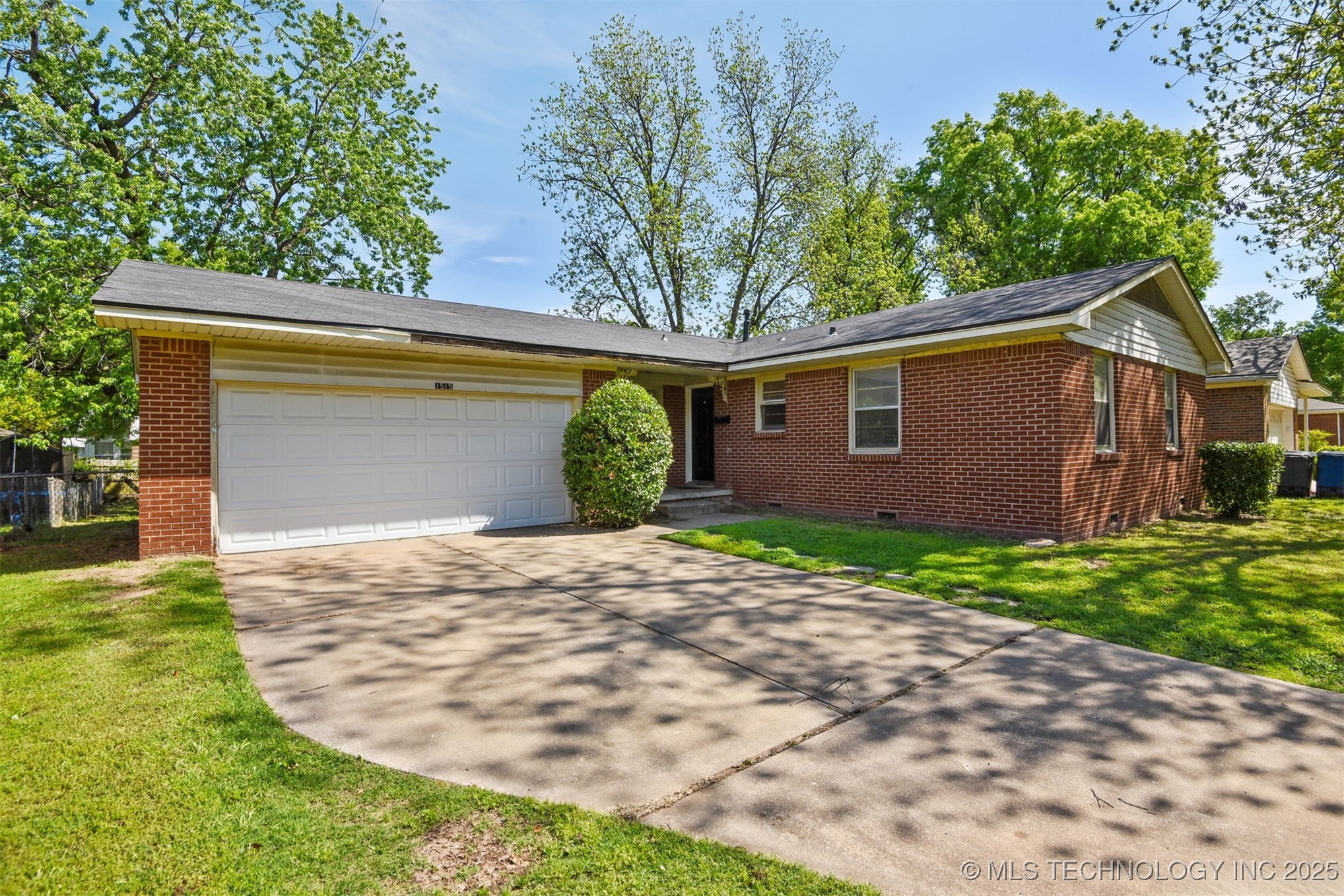 1515 E 54th Place Property Photo 2