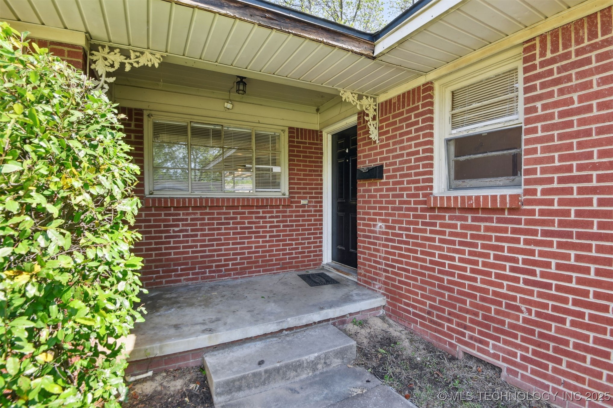 1515 E 54th Place Property Photo 3