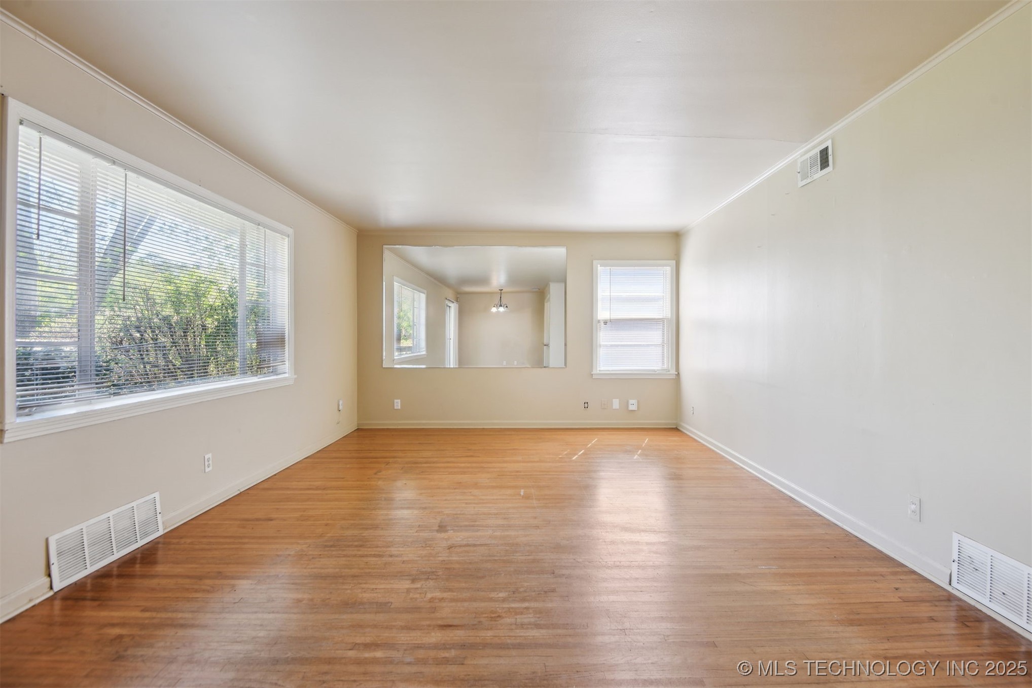 1515 E 54th Place Property Photo 6