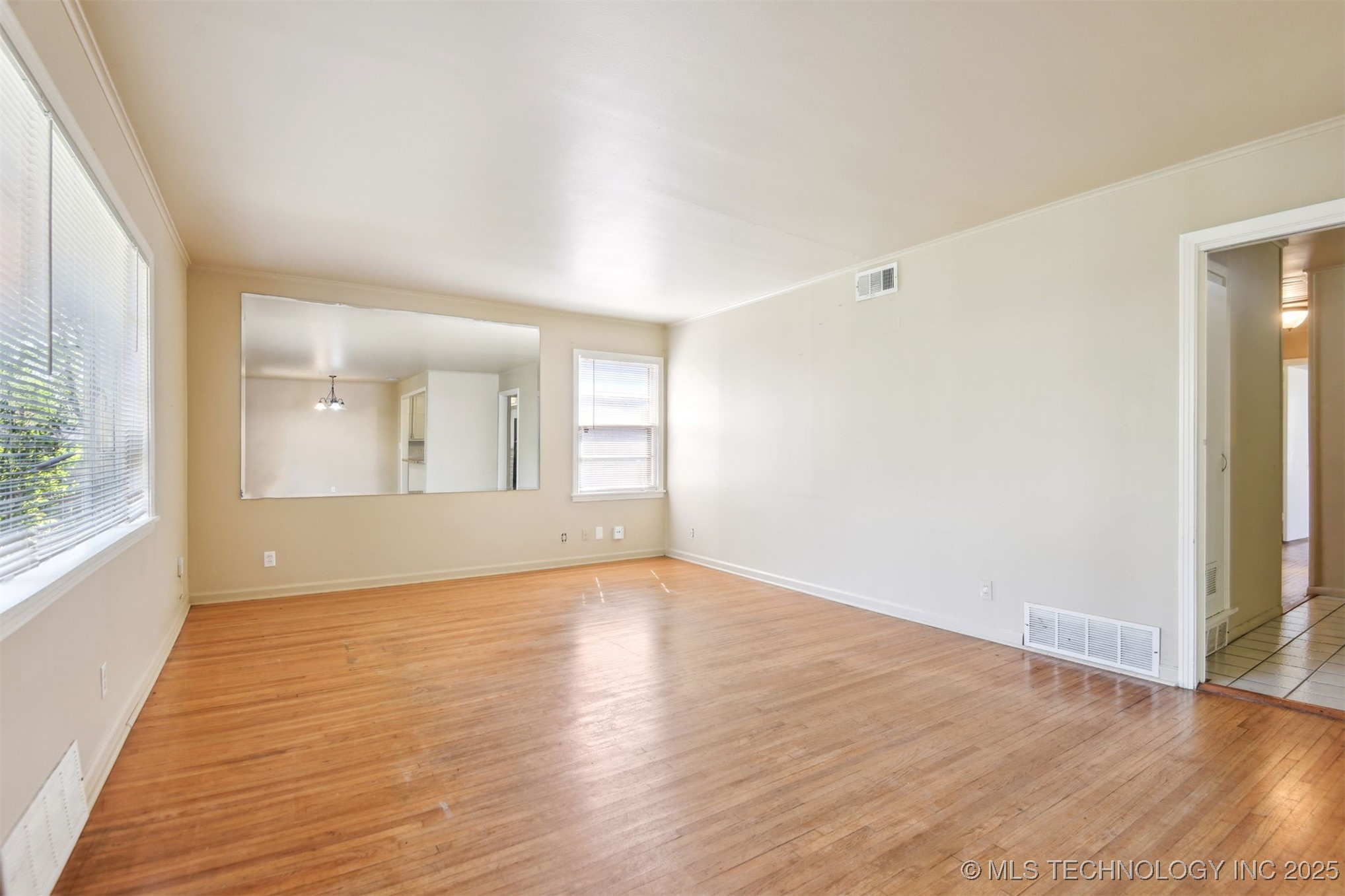 1515 E 54th Place Property Photo 7