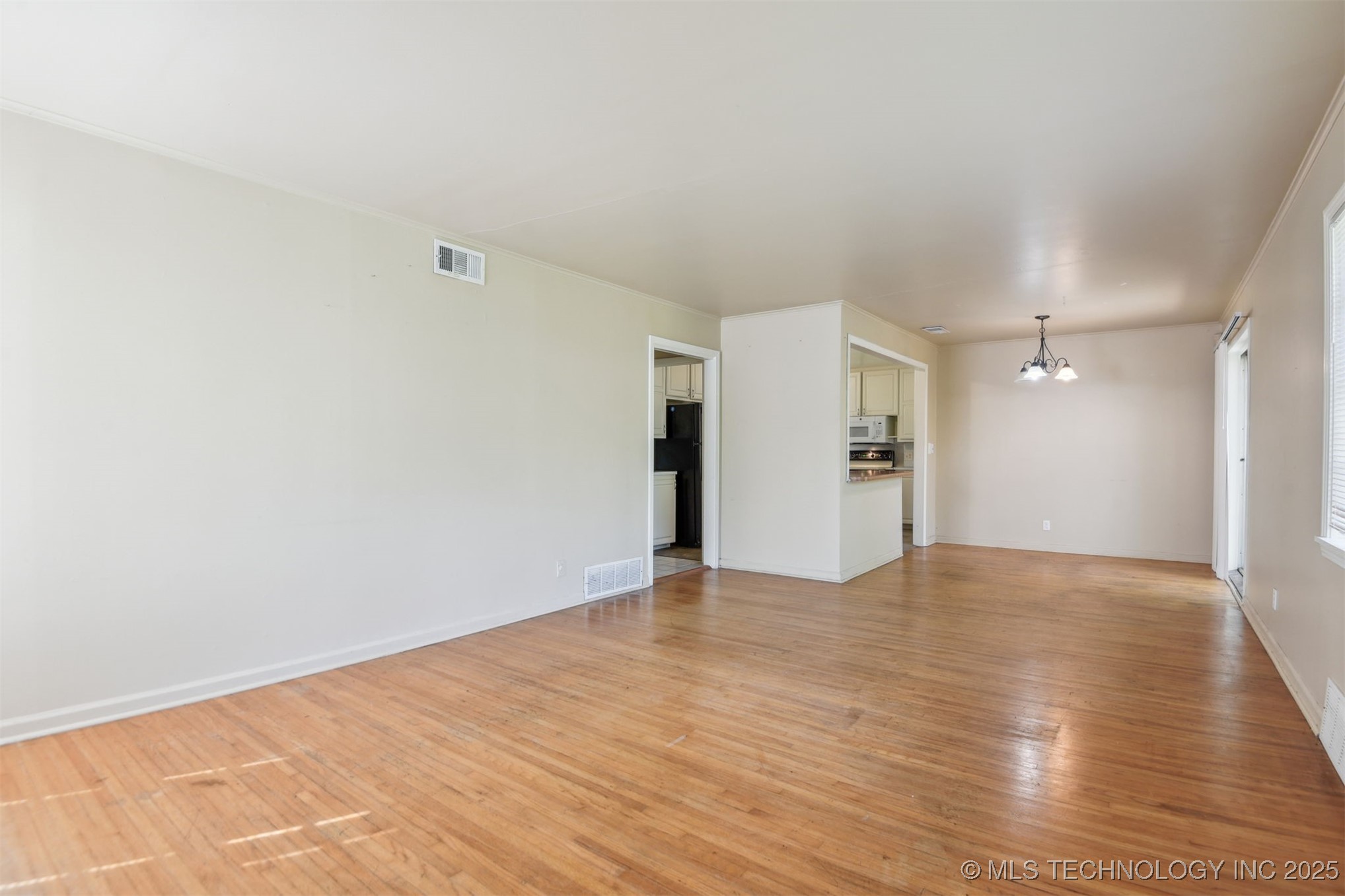 1515 E 54th Place Property Photo 8