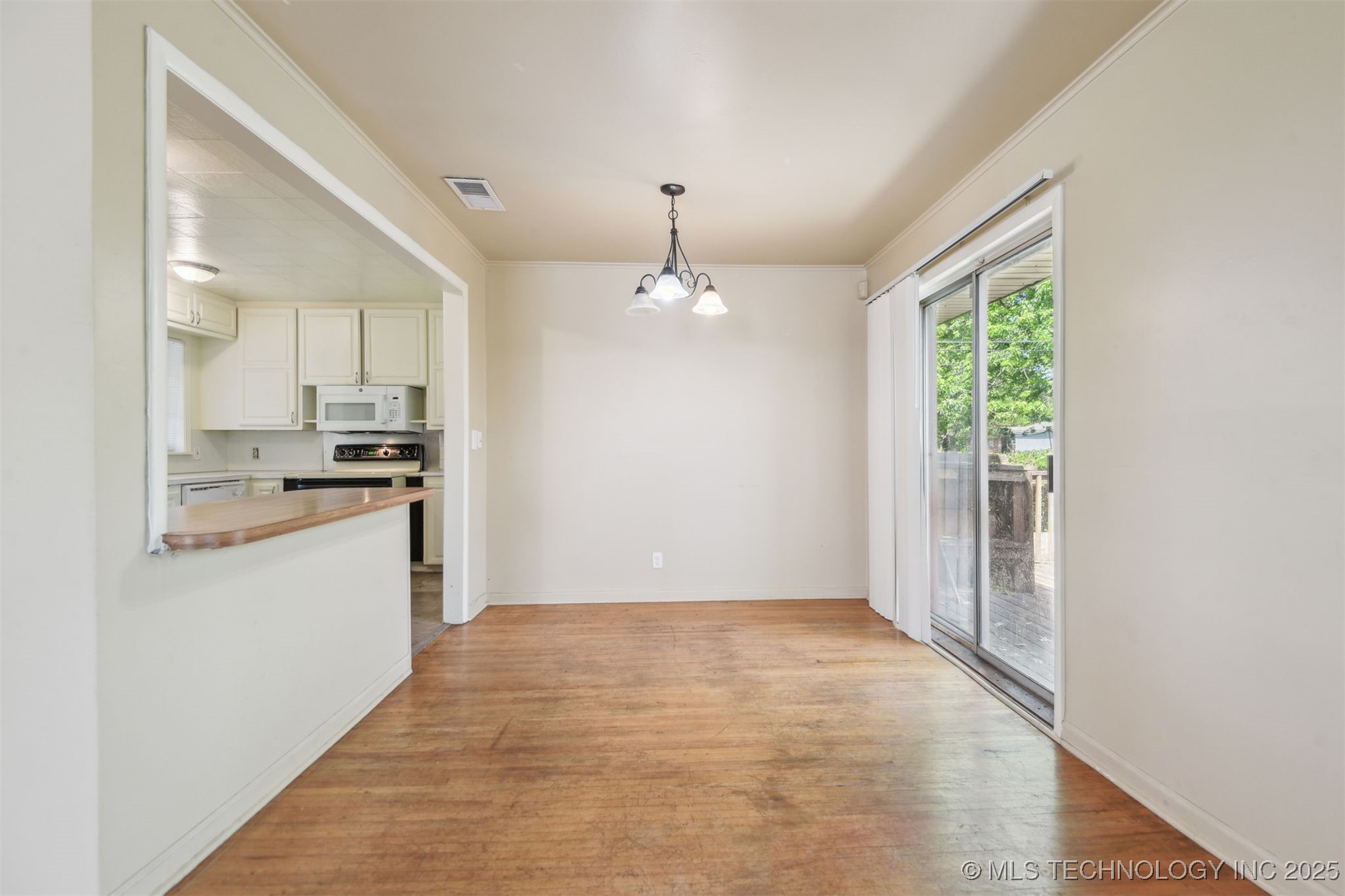 1515 E 54th Place Property Photo 10