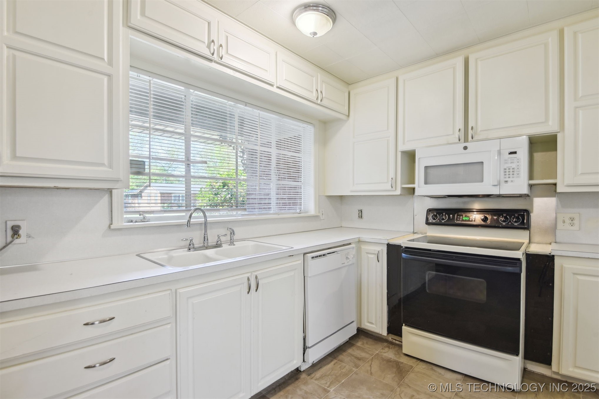 1515 E 54th Place Property Photo 14