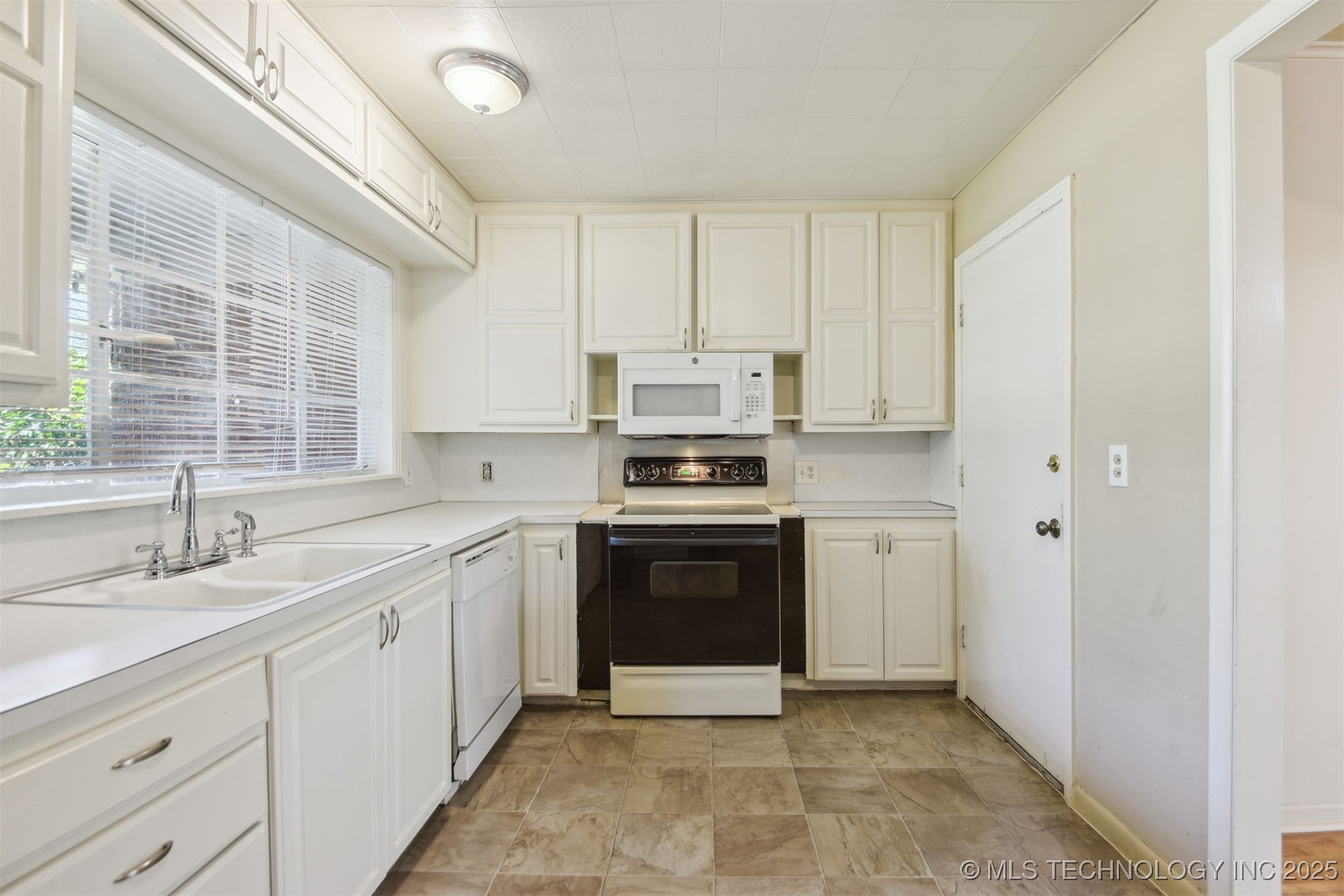 1515 E 54th Place Property Photo 15