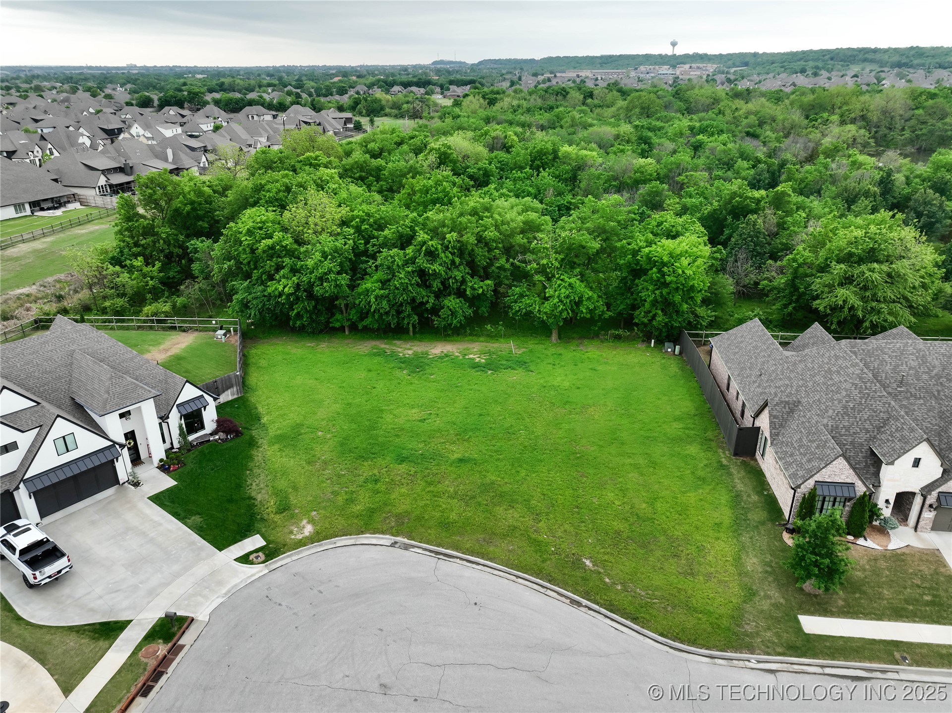 16824 E 43rd Street Property Photo 1