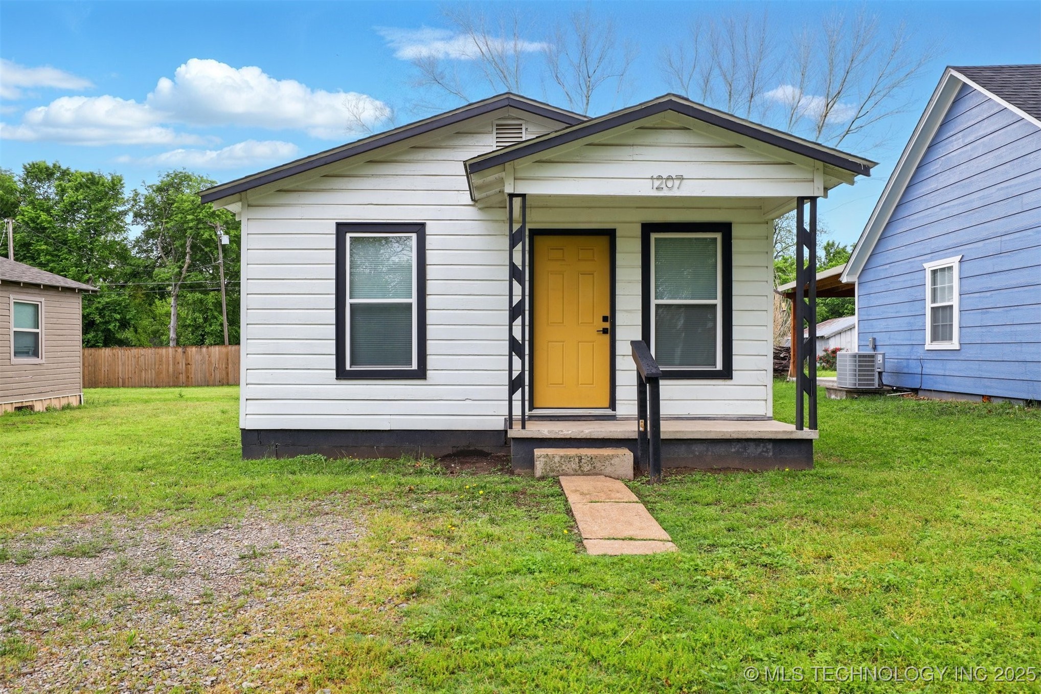 1207 W Texas Street Property Photo 1
