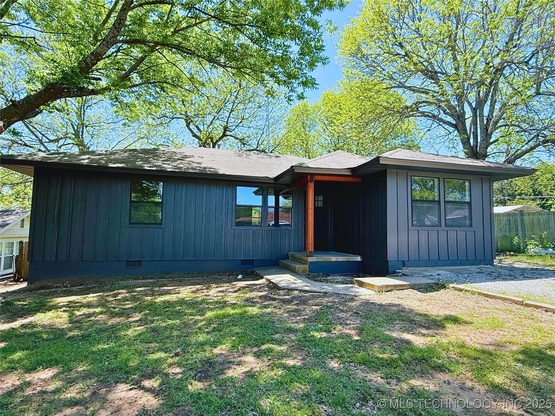 1609 W Ardmore Property Photo