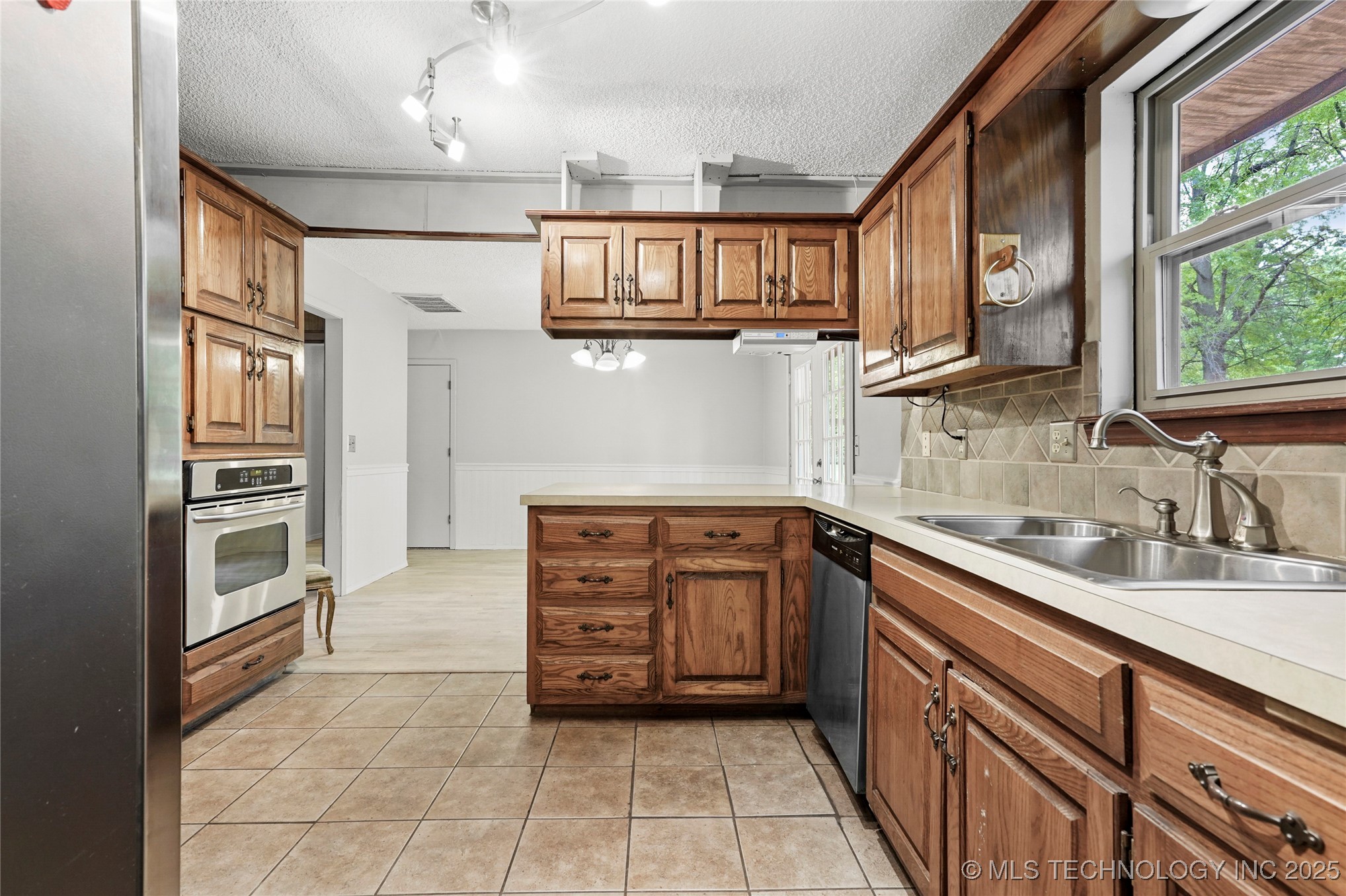 8214 Wright Avenue Property Photo 12
