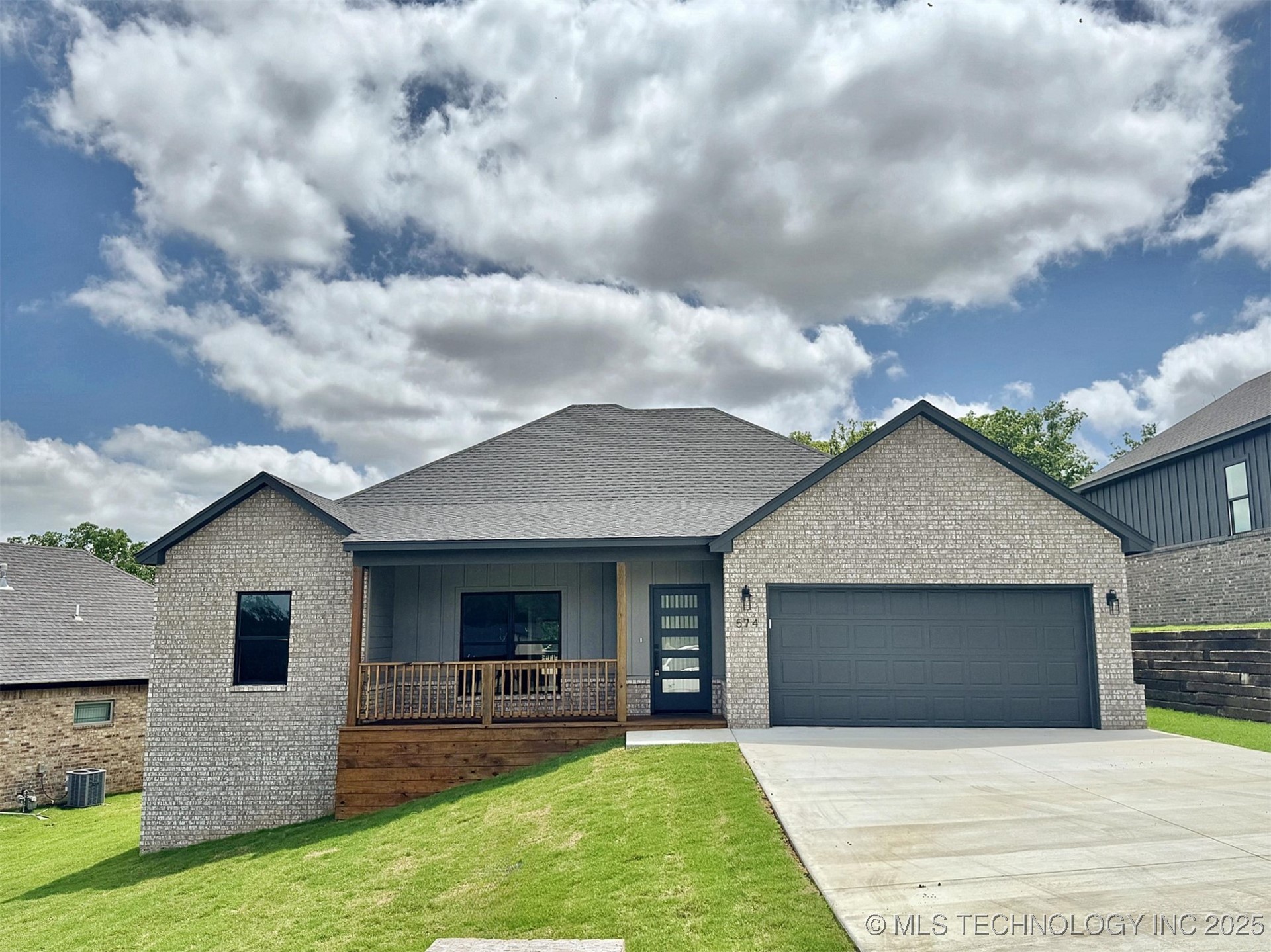 574 Woodlands Drive Property Photo 1
