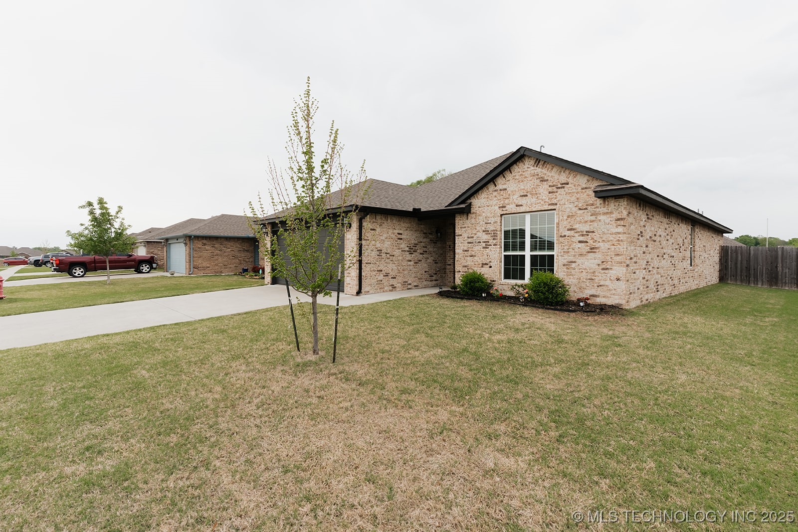 413 S 48th Court Property Photo 2
