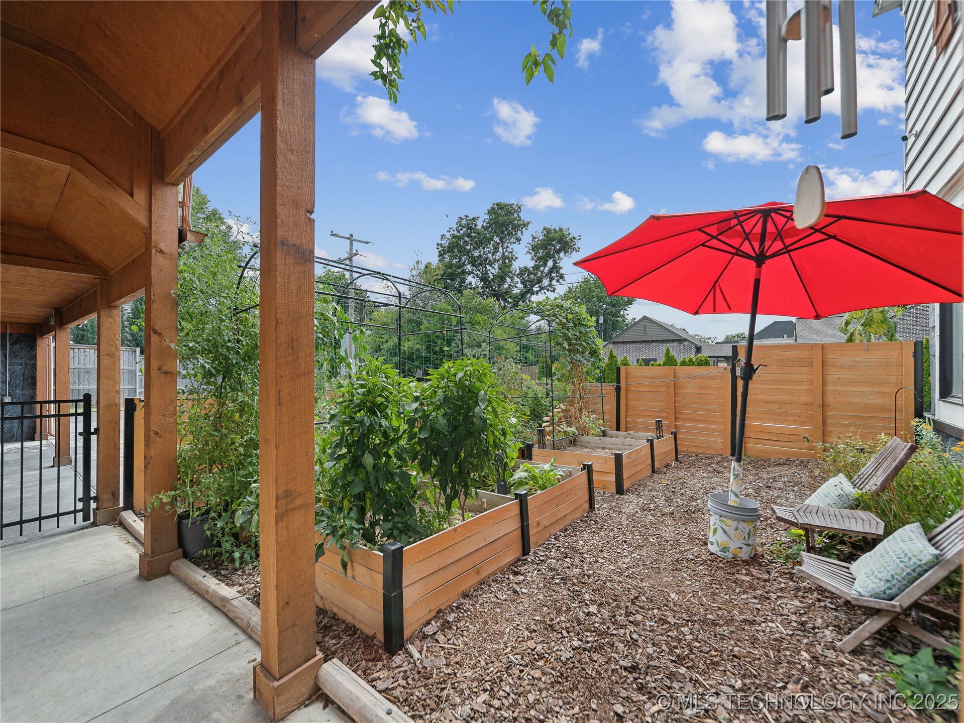 102 E 26th Street Property Photo