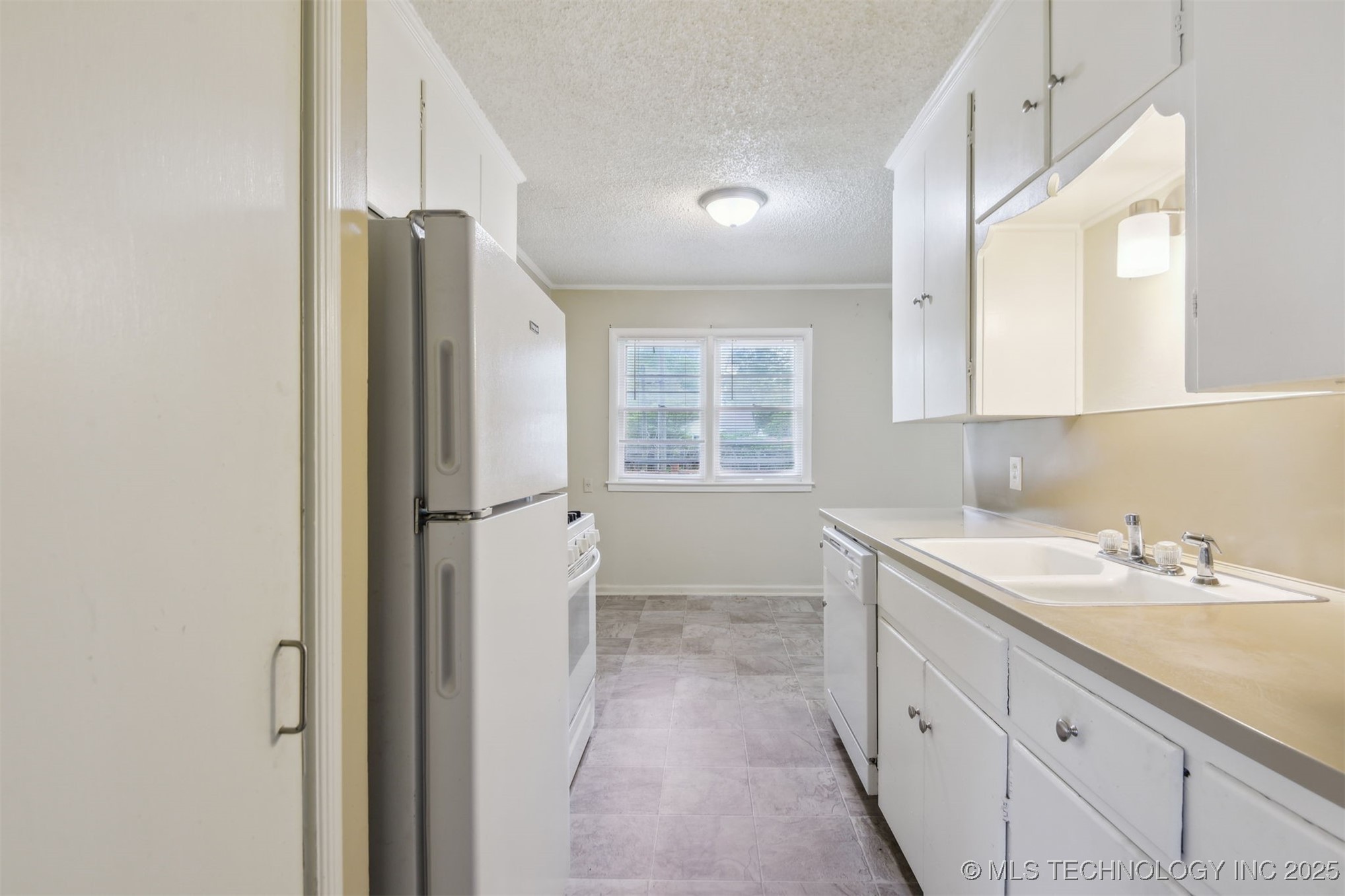 1450 E 52nd Street Property Photo 8