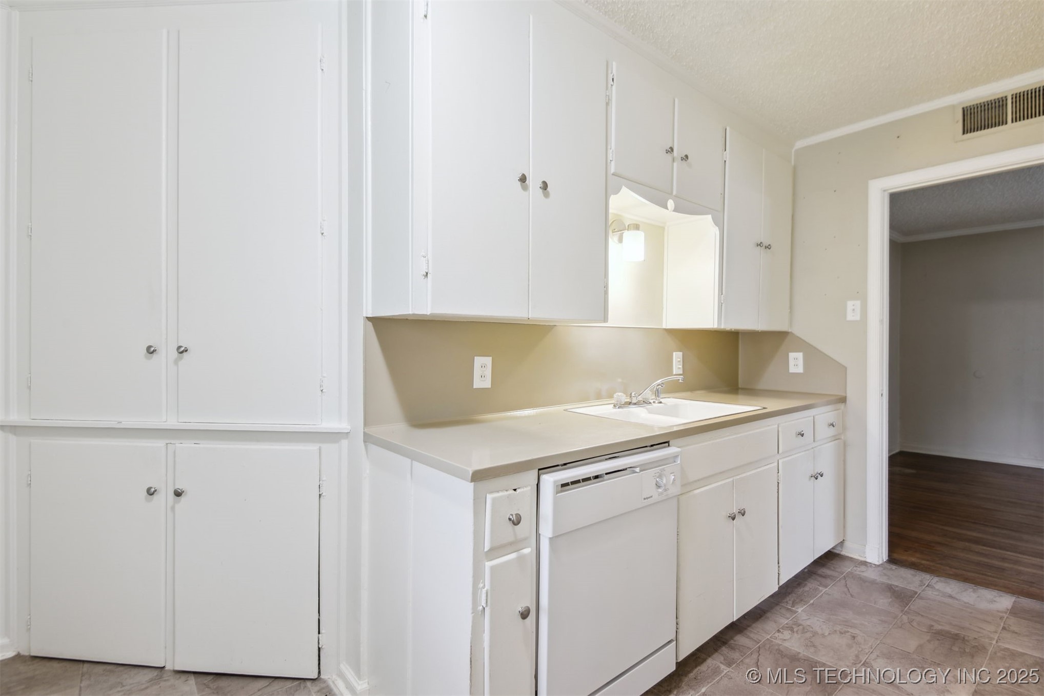 1450 E 52nd Street Property Photo 10