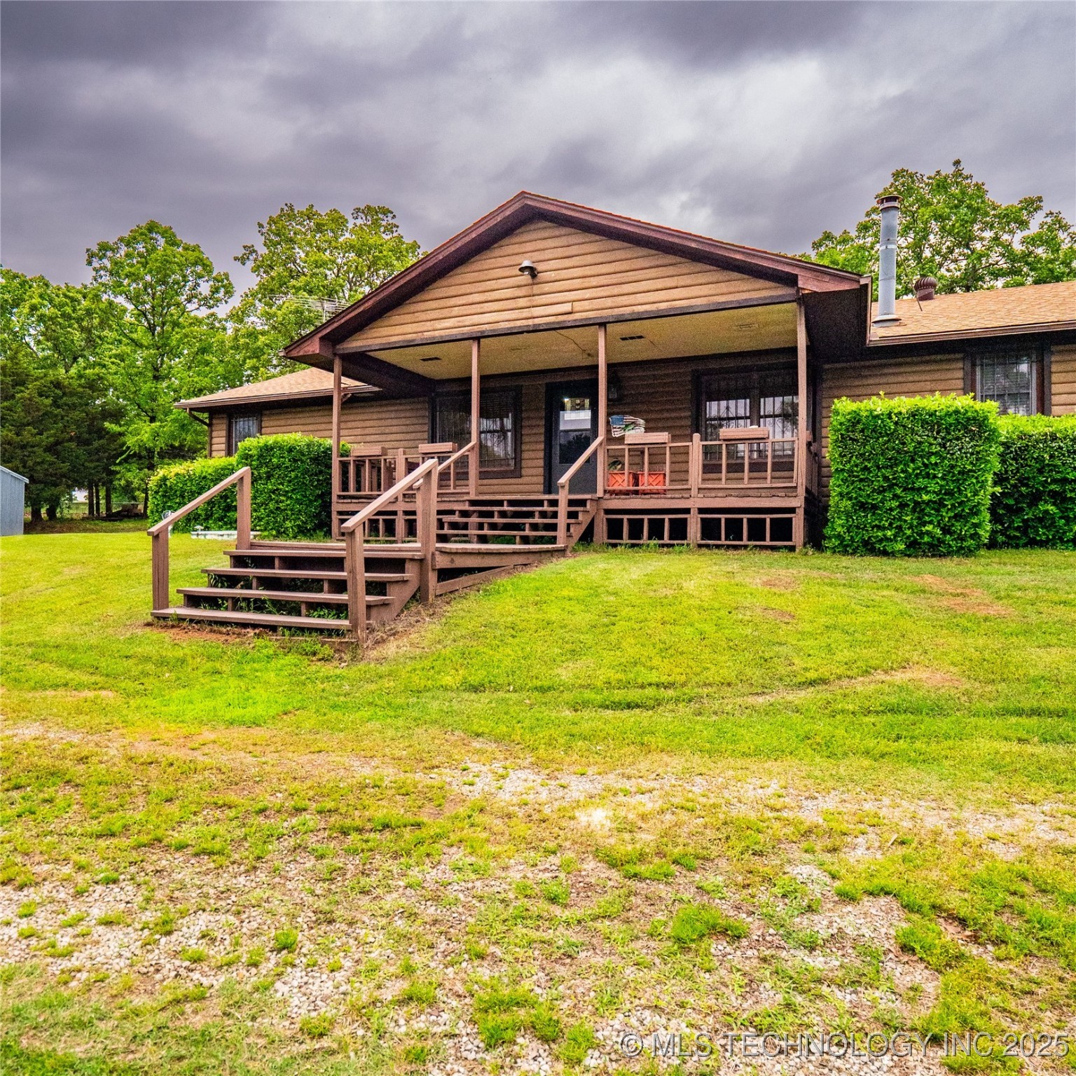 589 Mohawk Drive Property Photo 1