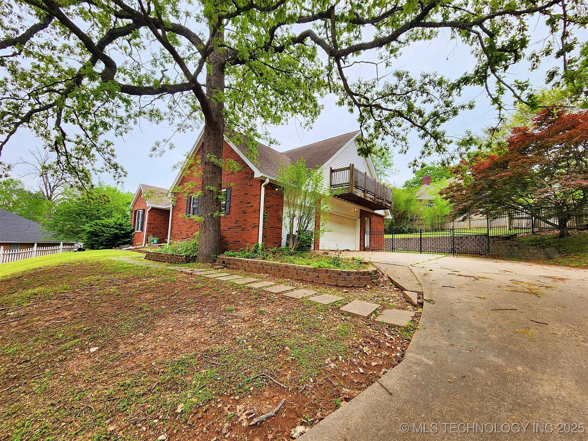 100 Greentree Drive Property Photo 3