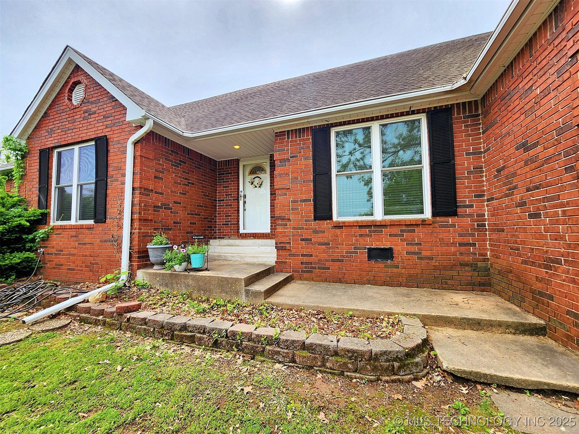 100 Greentree Drive Property Photo 4