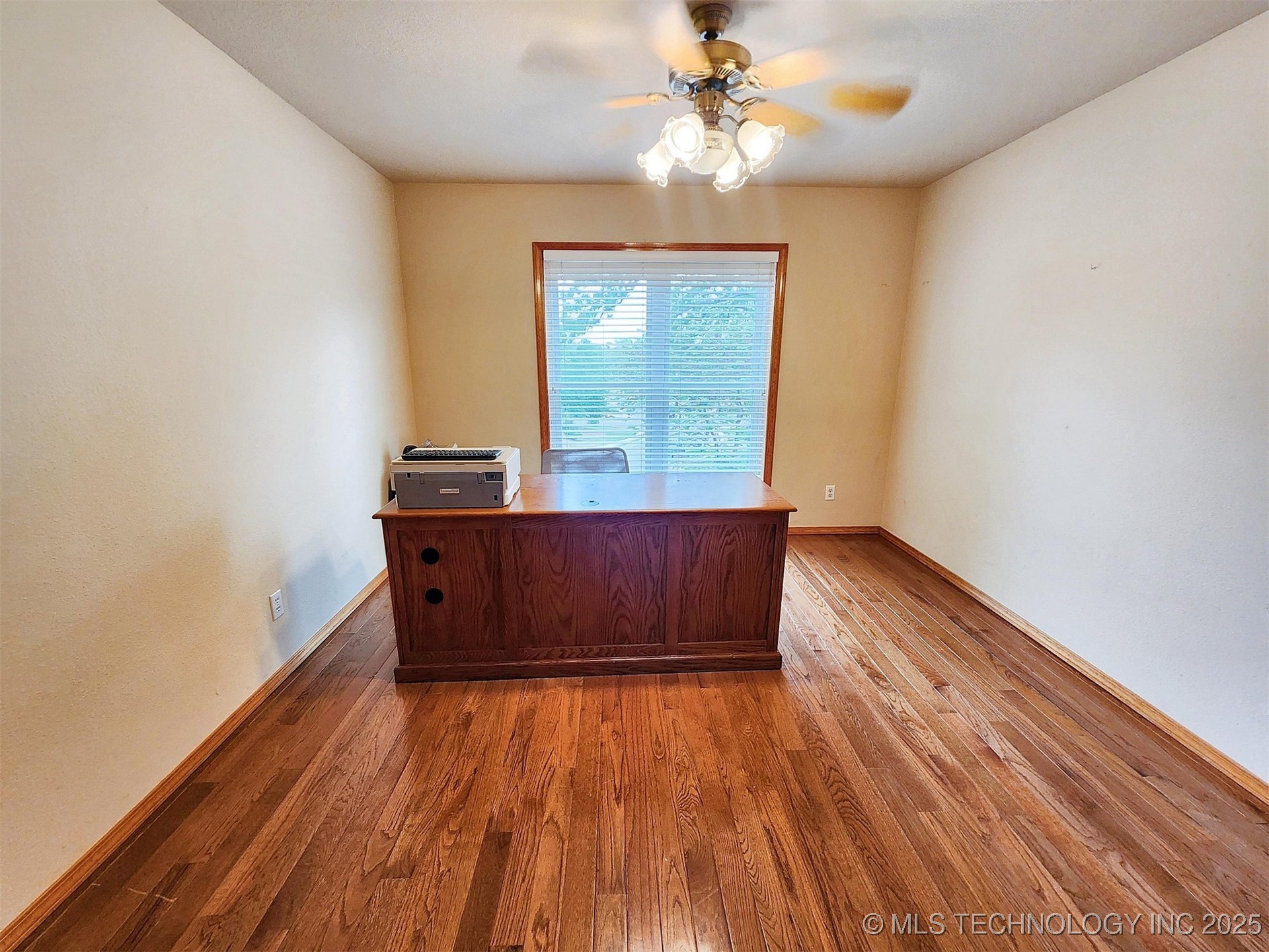 100 Greentree Drive Property Photo 11
