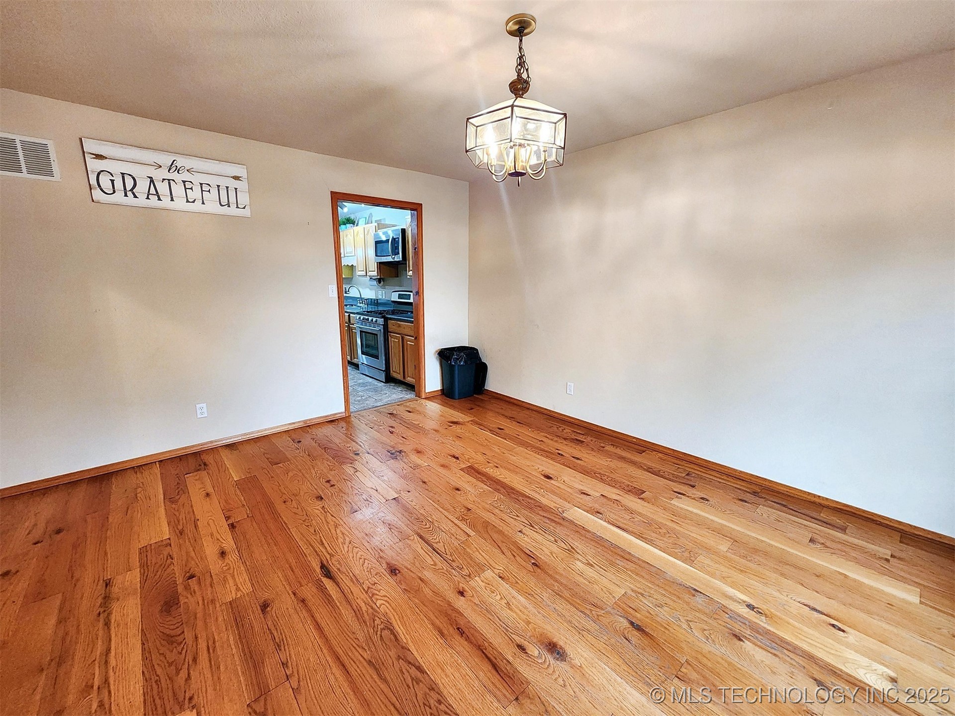 100 Greentree Drive Property Photo 17