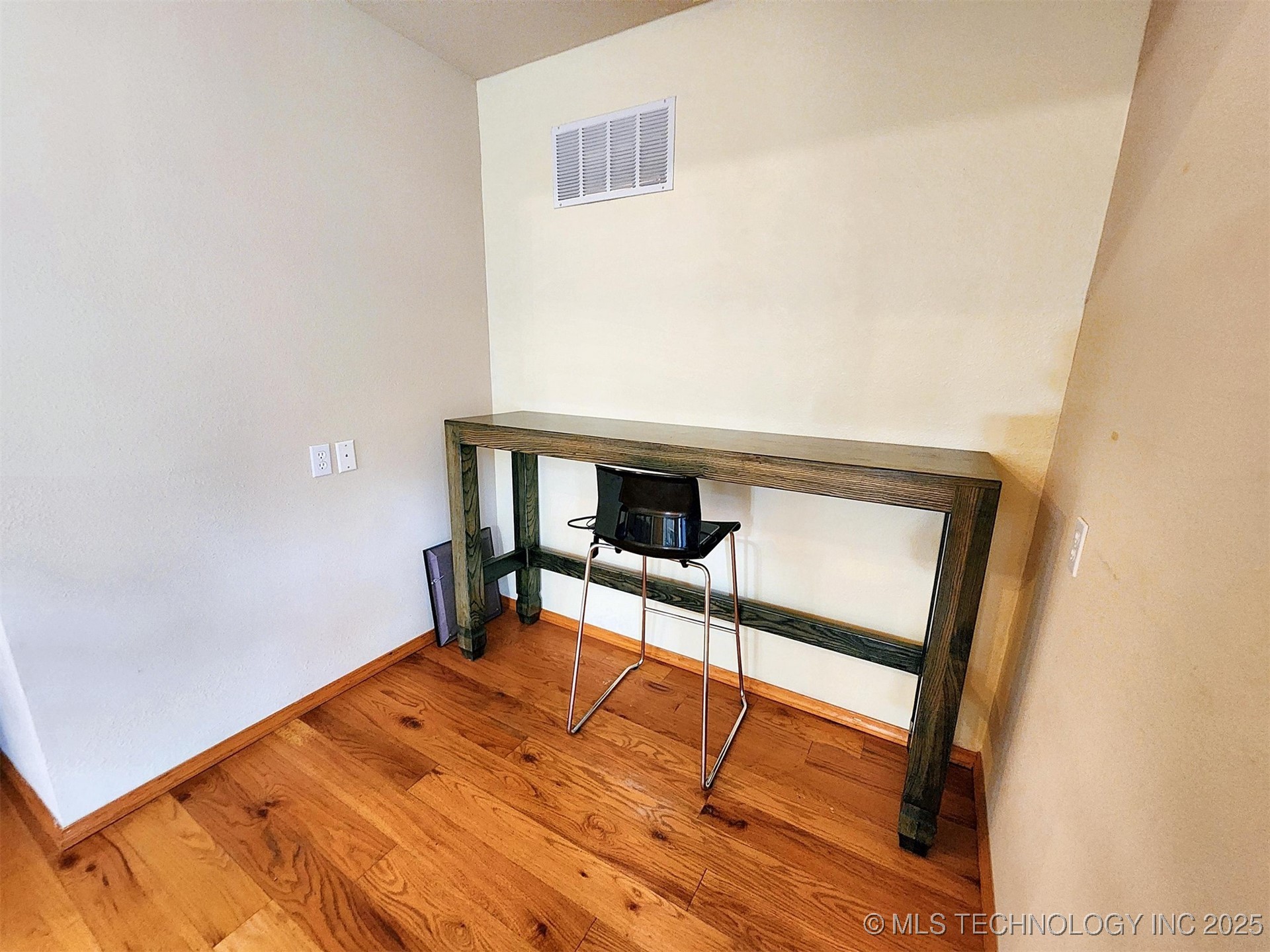 100 Greentree Drive Property Photo 25