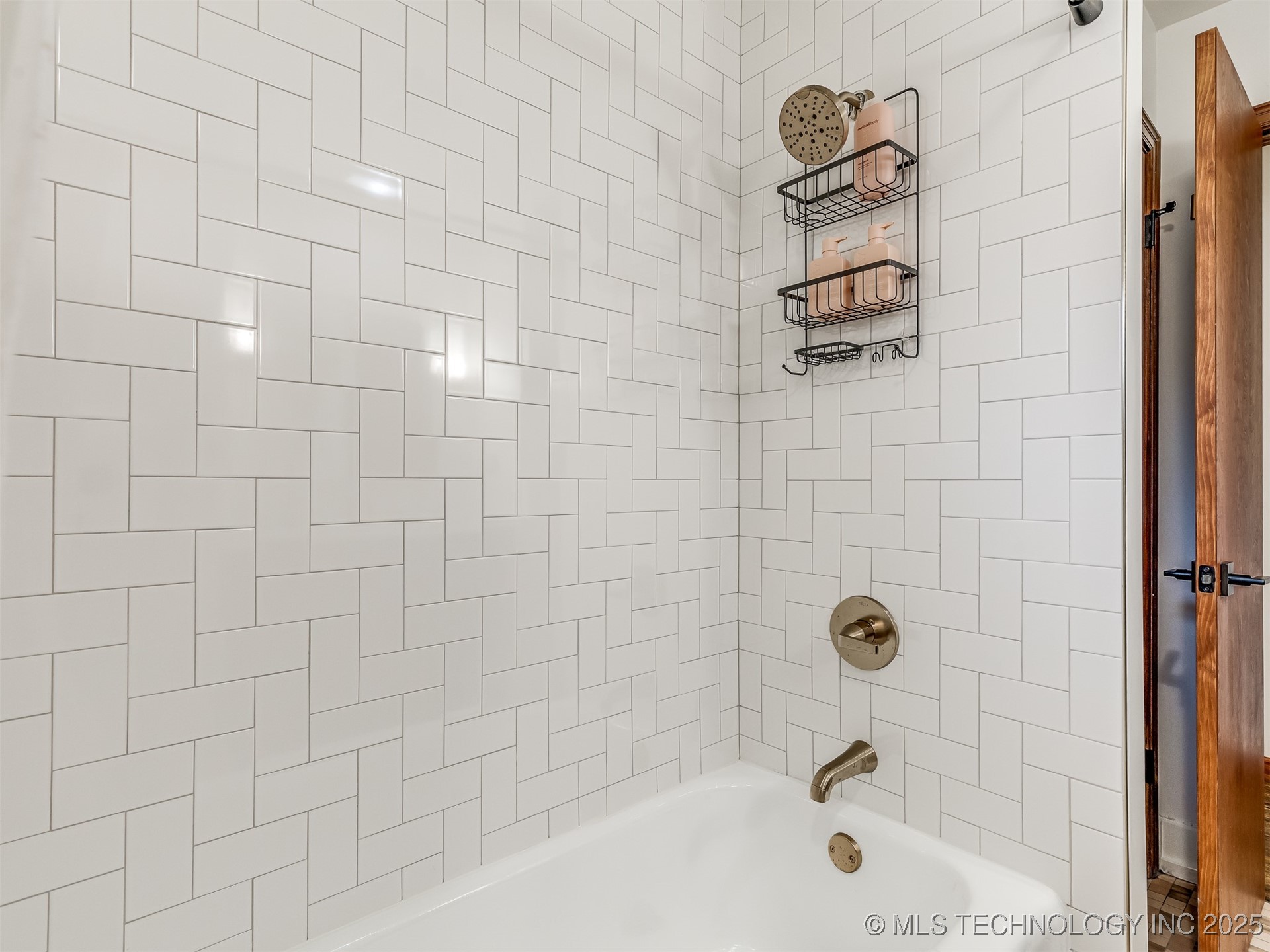 4312 E 56th Street Property Photo 42