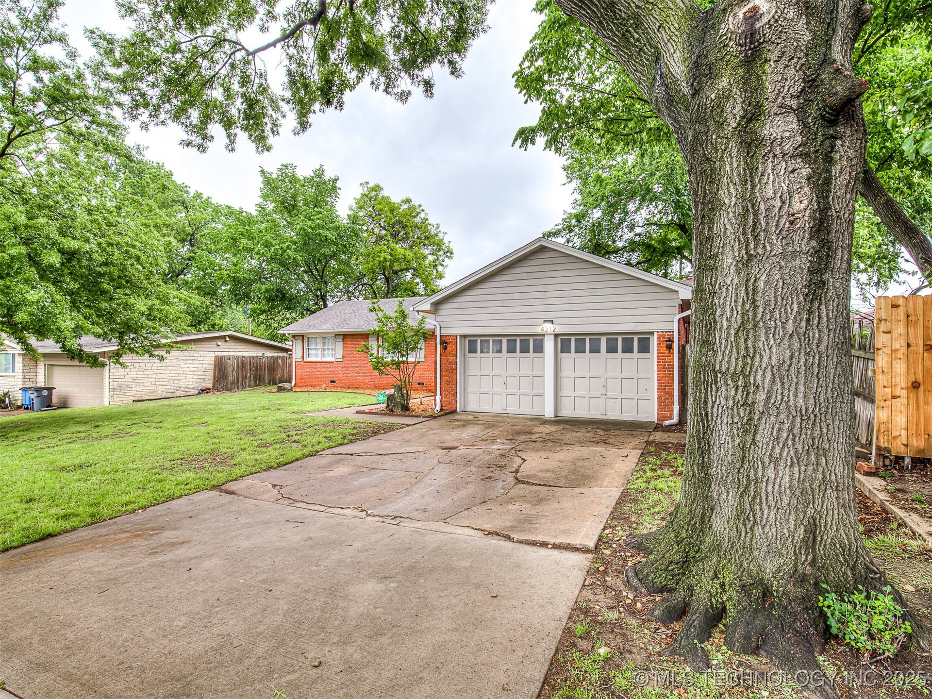 4312 E 56th Street Property Photo 46