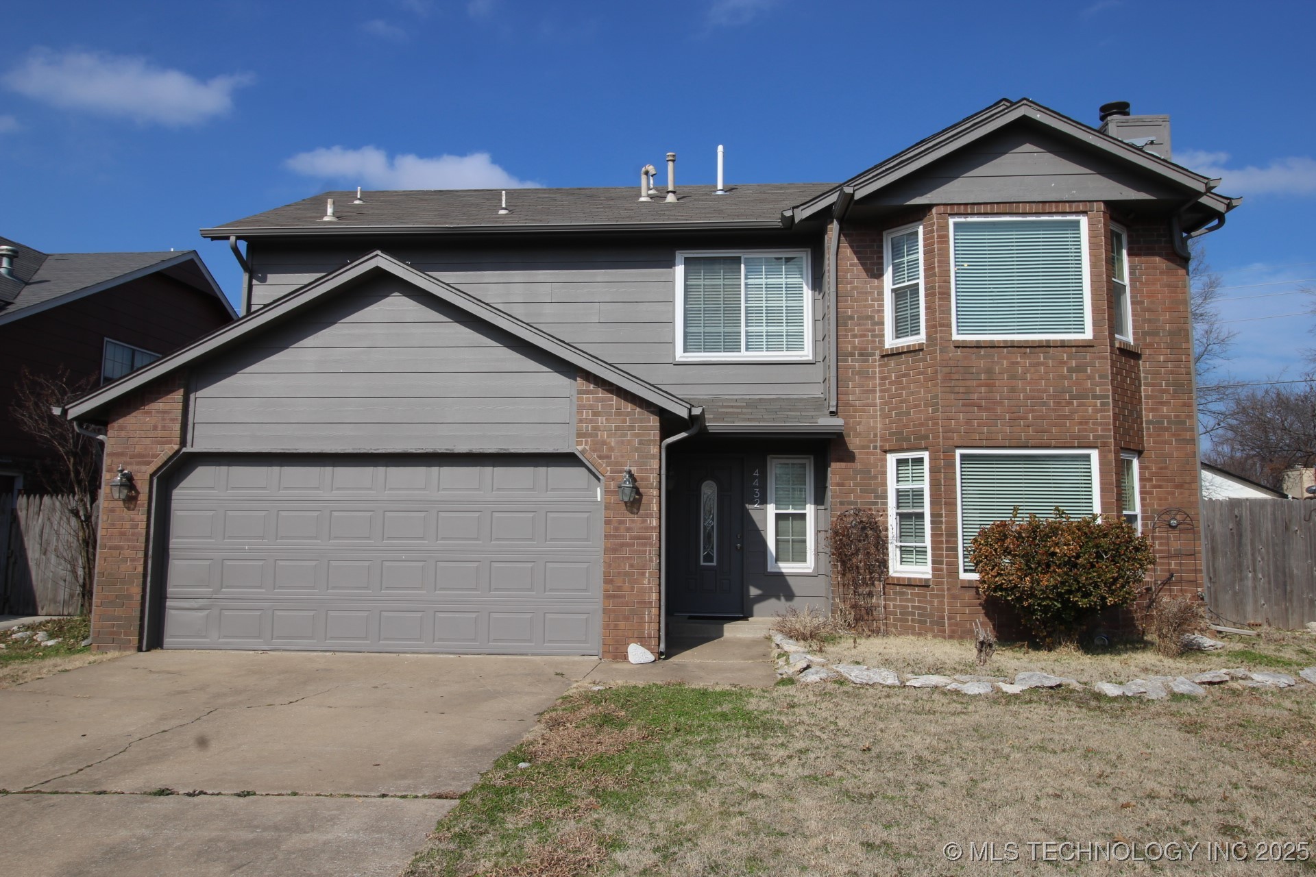 4432 W Queens Street Property Photo 1