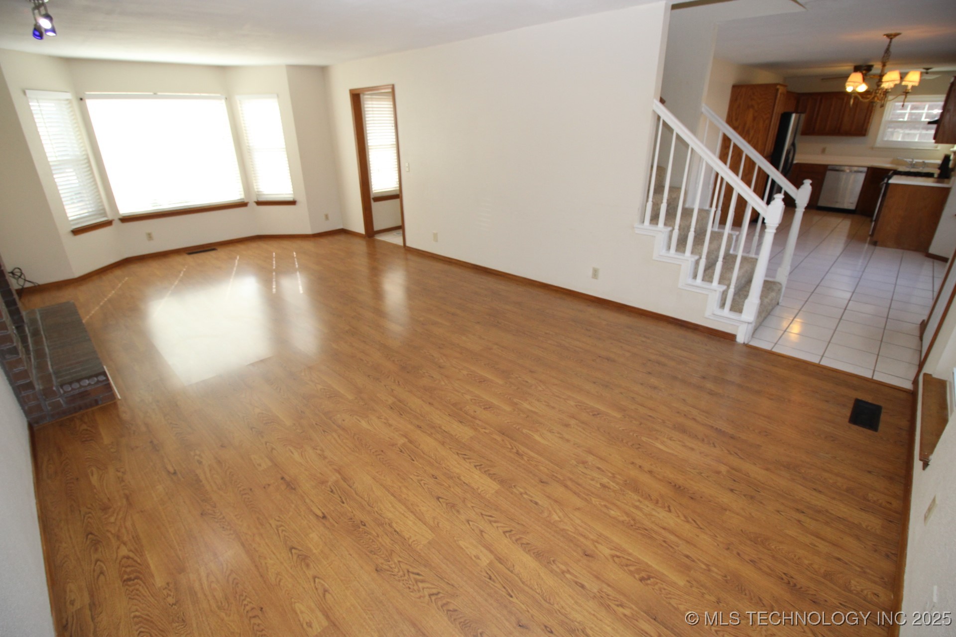4432 W Queens Street Property Photo 3