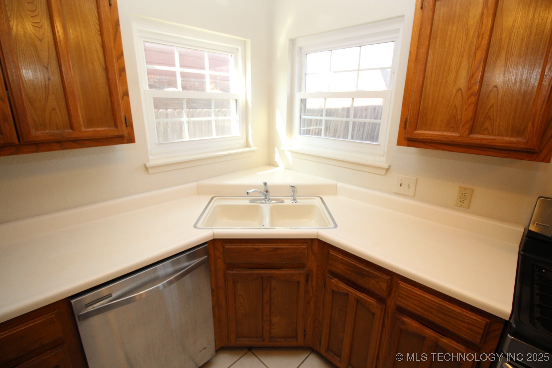 4432 W Queens Street Property Photo 10