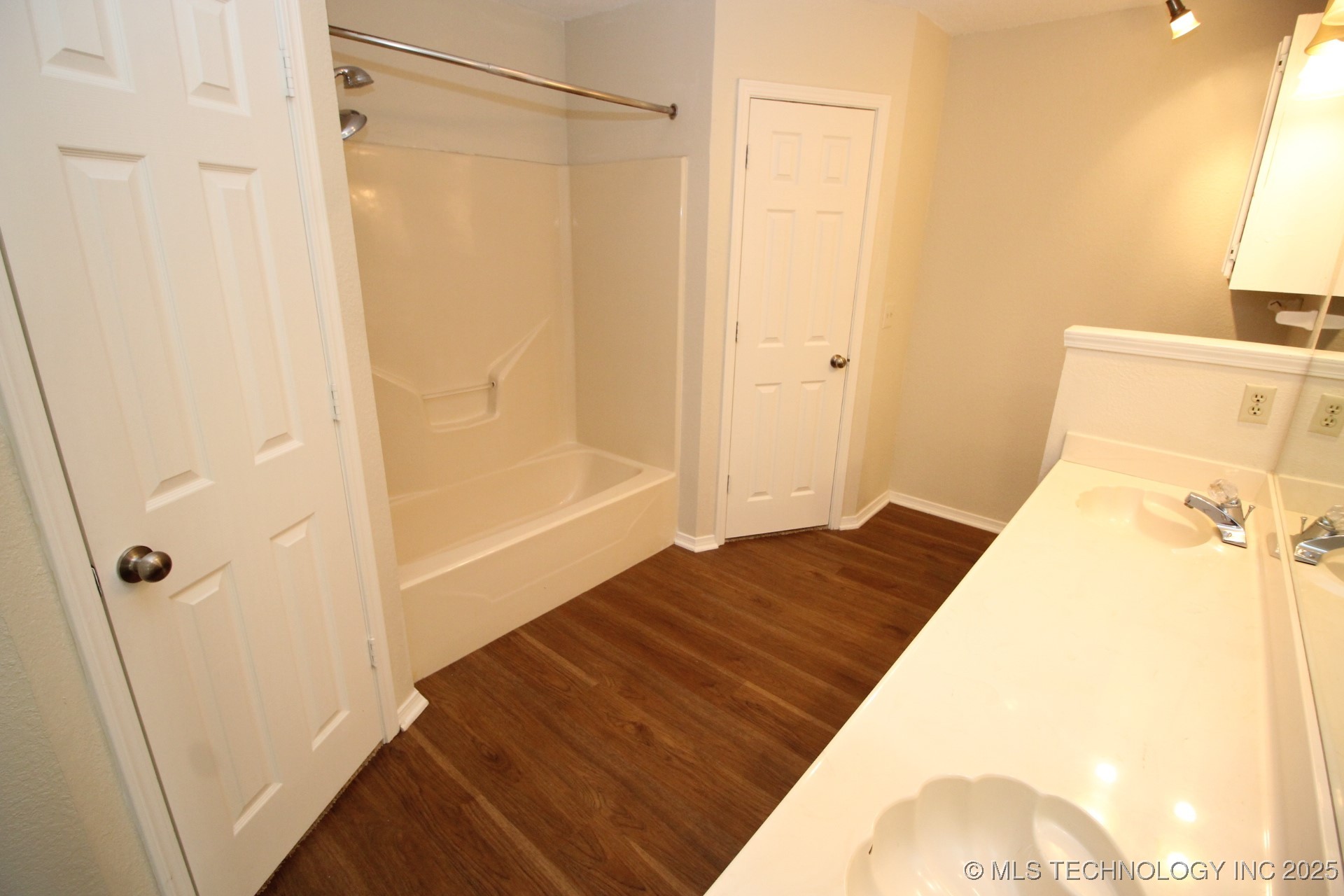 4432 W Queens Street Property Photo 19