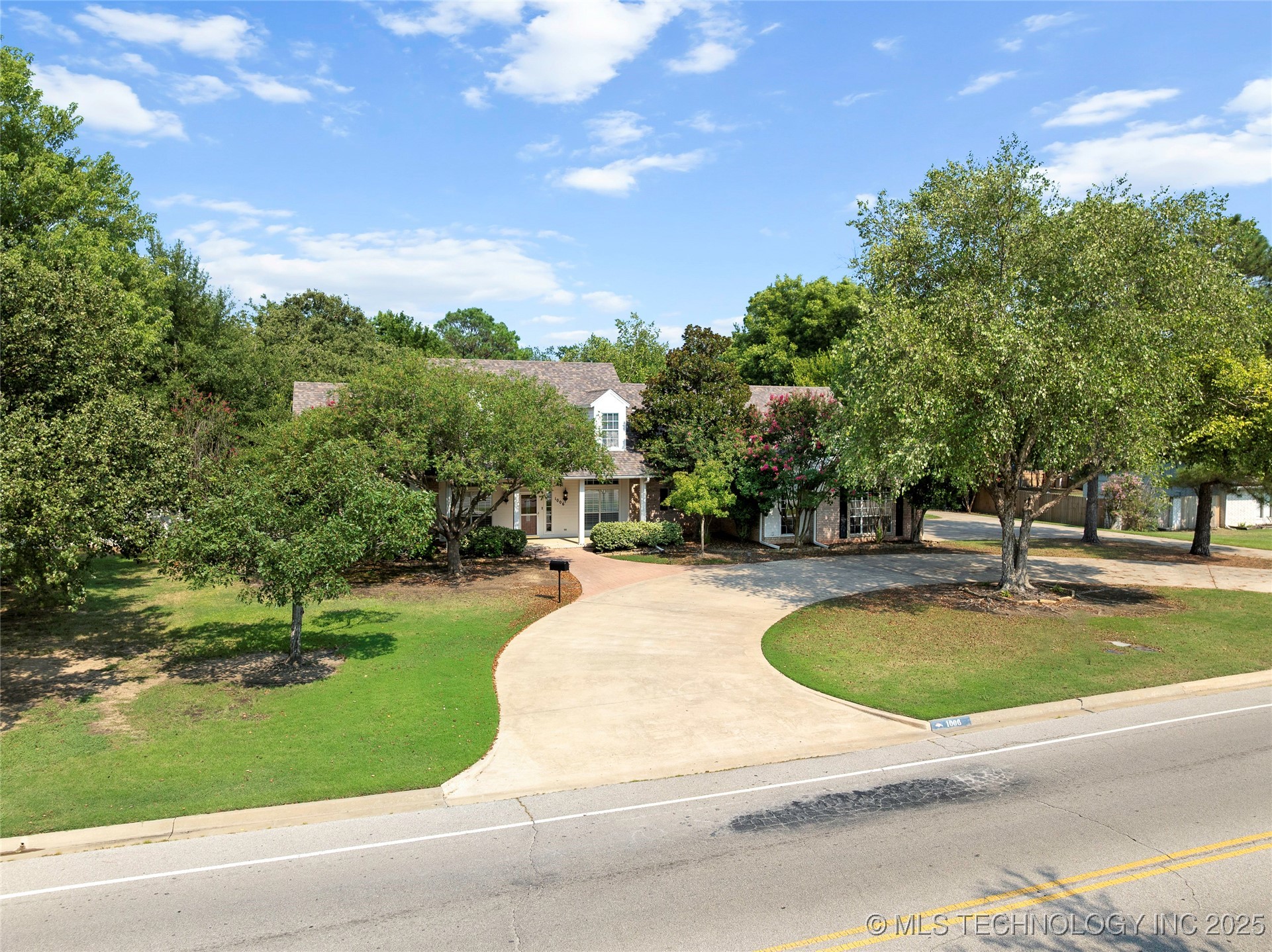 1006 S Rockford Road Property Photo 1