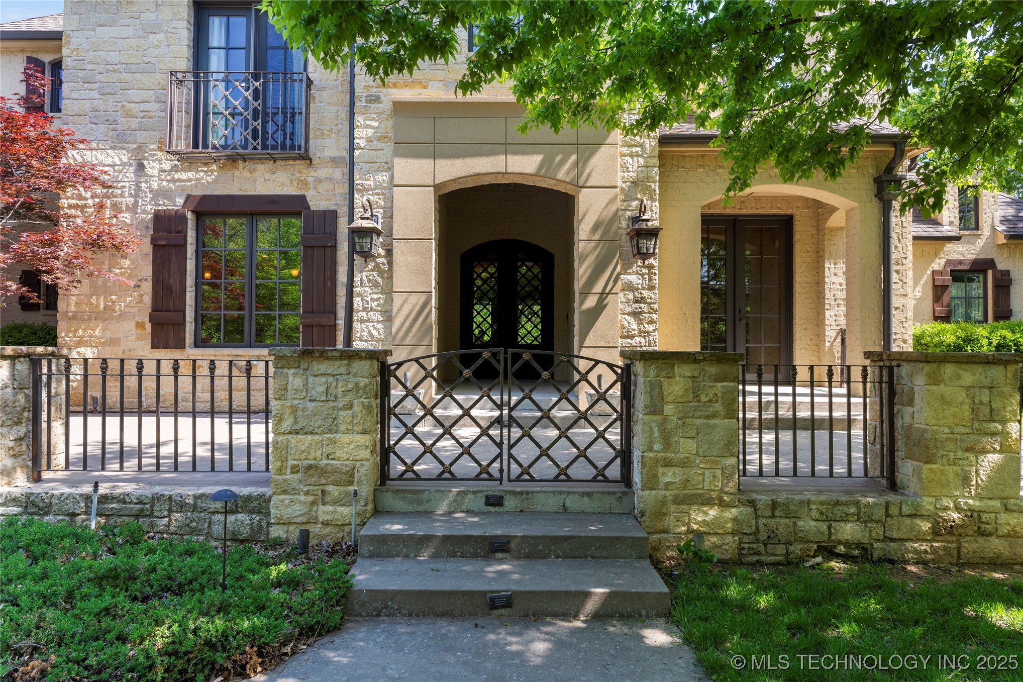 9806 N Newbury Street Property Photo