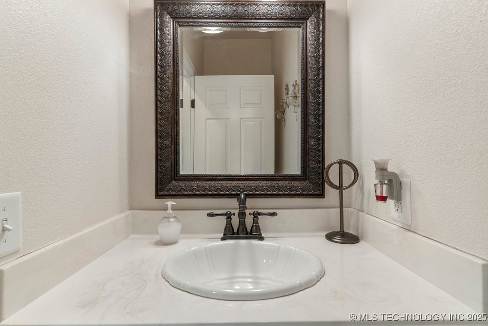 6336 W 77th Street Property Photo 25