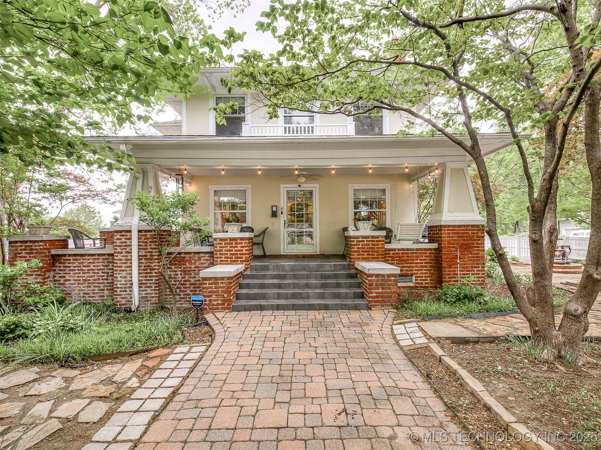 1805 W Easton Street Property Photo 1