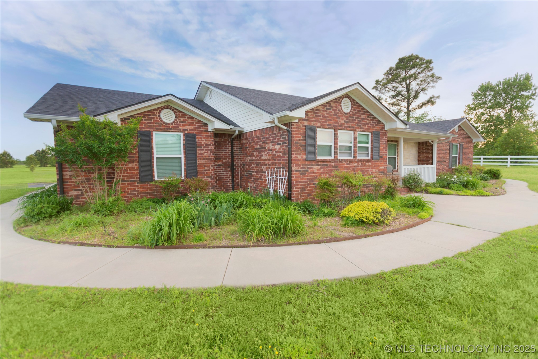 2284 E Roping Road Property Photo
