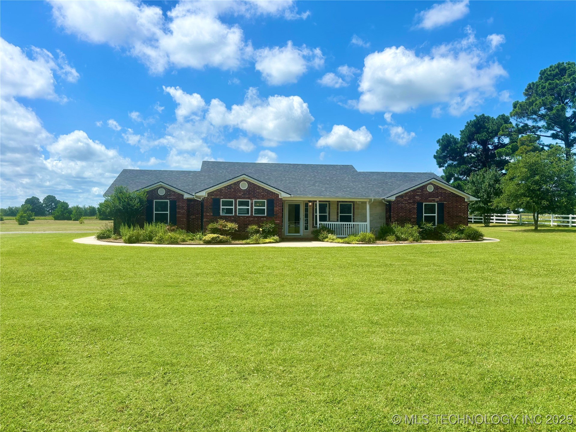 2284 E Roping Road Property Photo 1