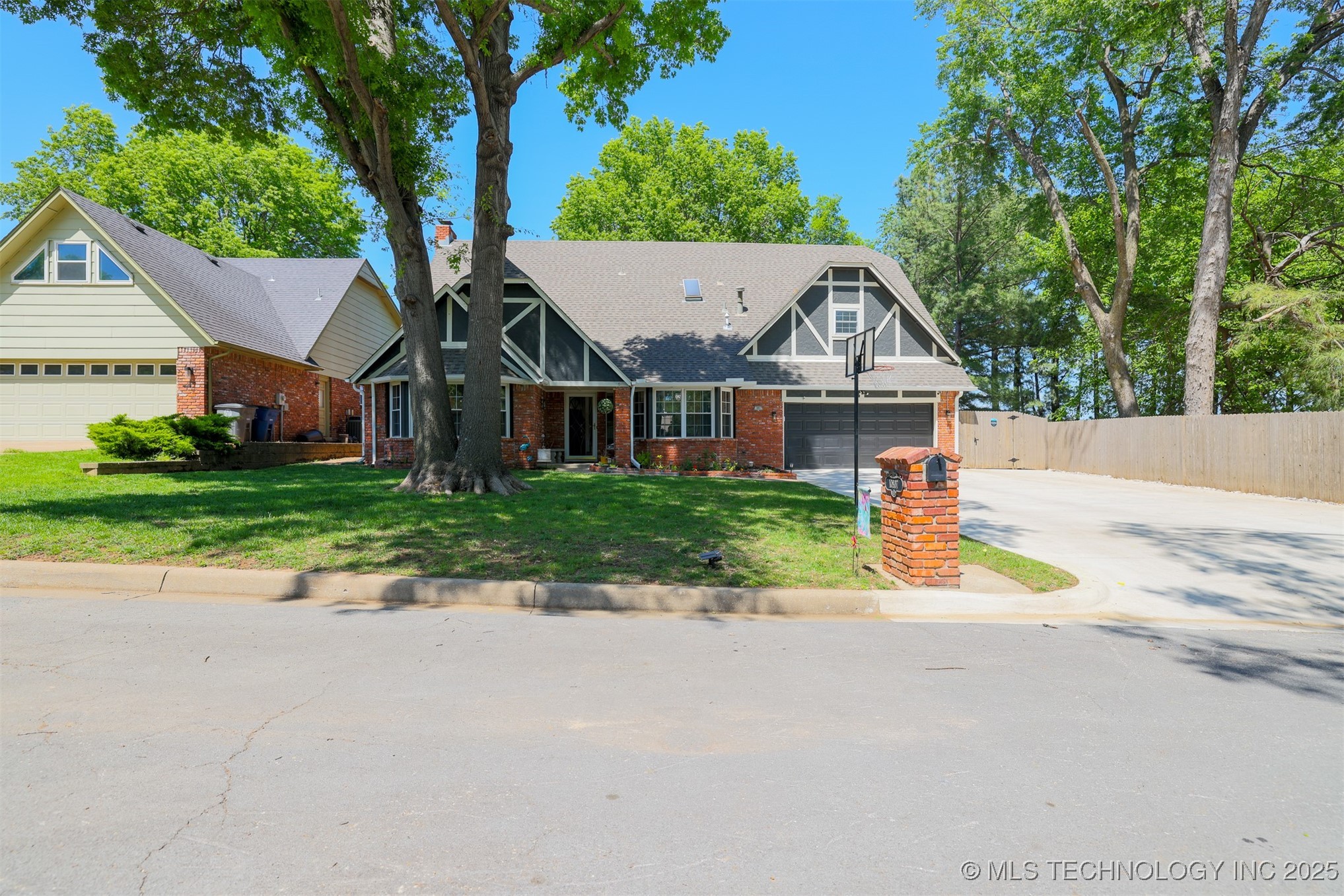 10807 E 99th Street Property Photo 2