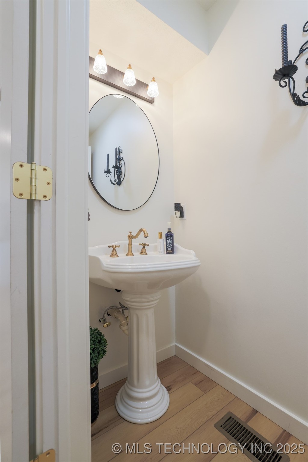 10807 E 99th Street Property Photo 16