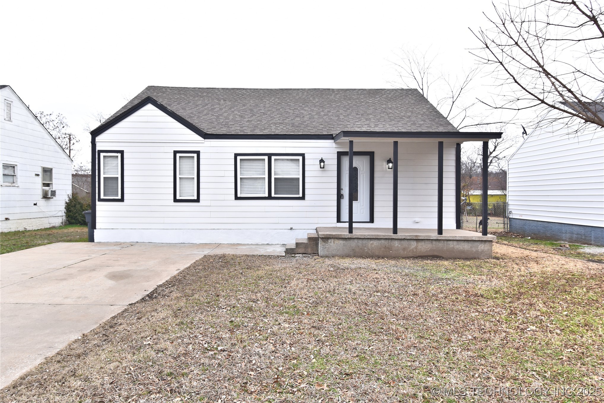 1021 N Gary Place Property Photo 1