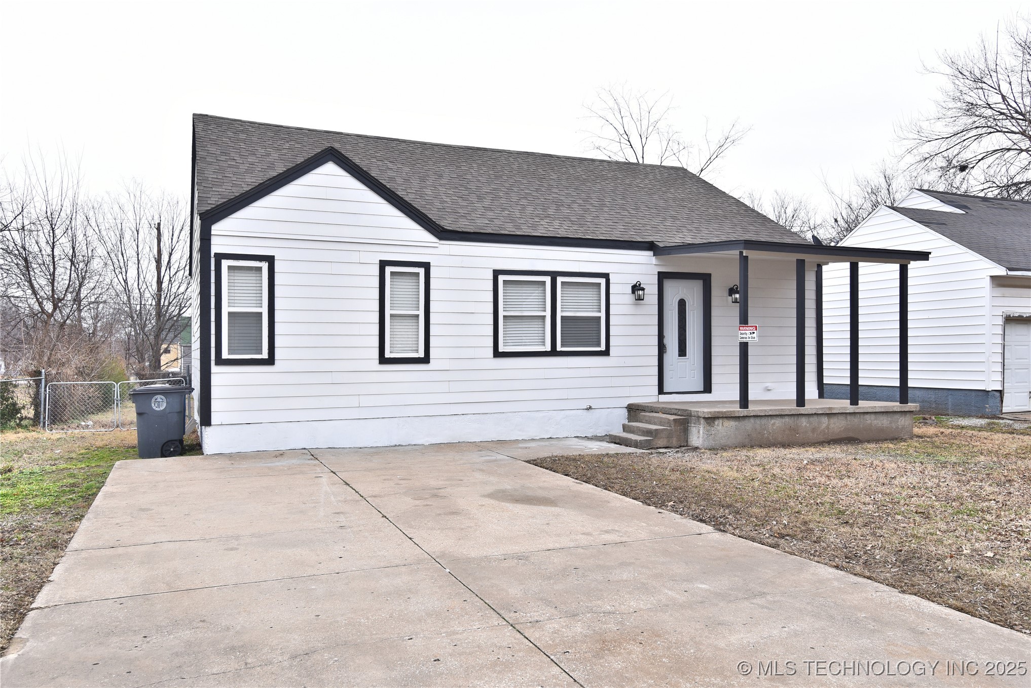 1021 N Gary Place Property Photo 2
