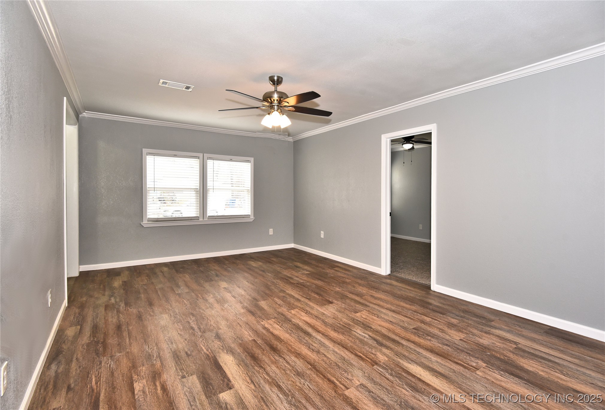 1021 N Gary Place Property Photo 5
