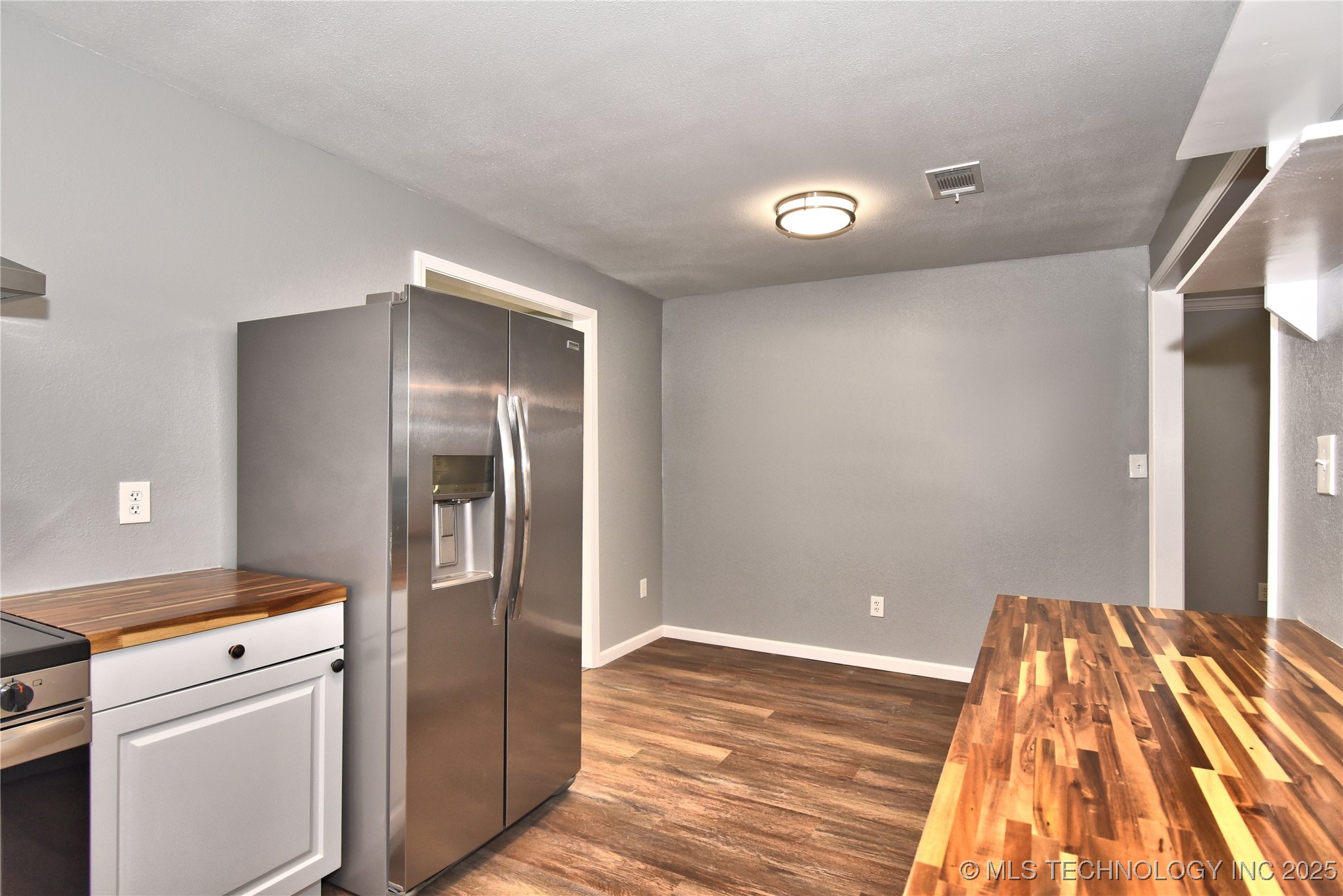 1021 N Gary Place Property Photo 11