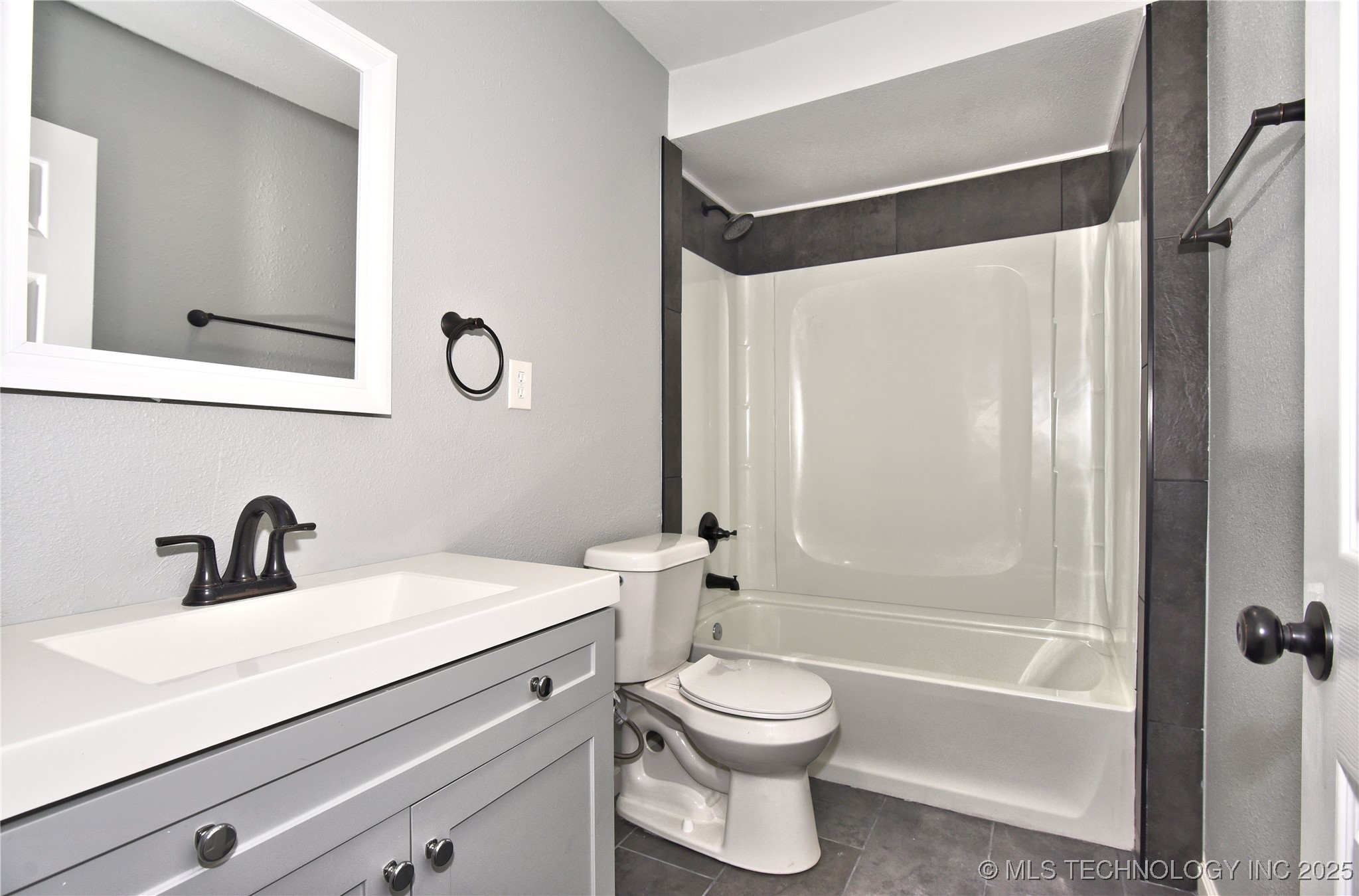 1021 N Gary Place Property Photo 21