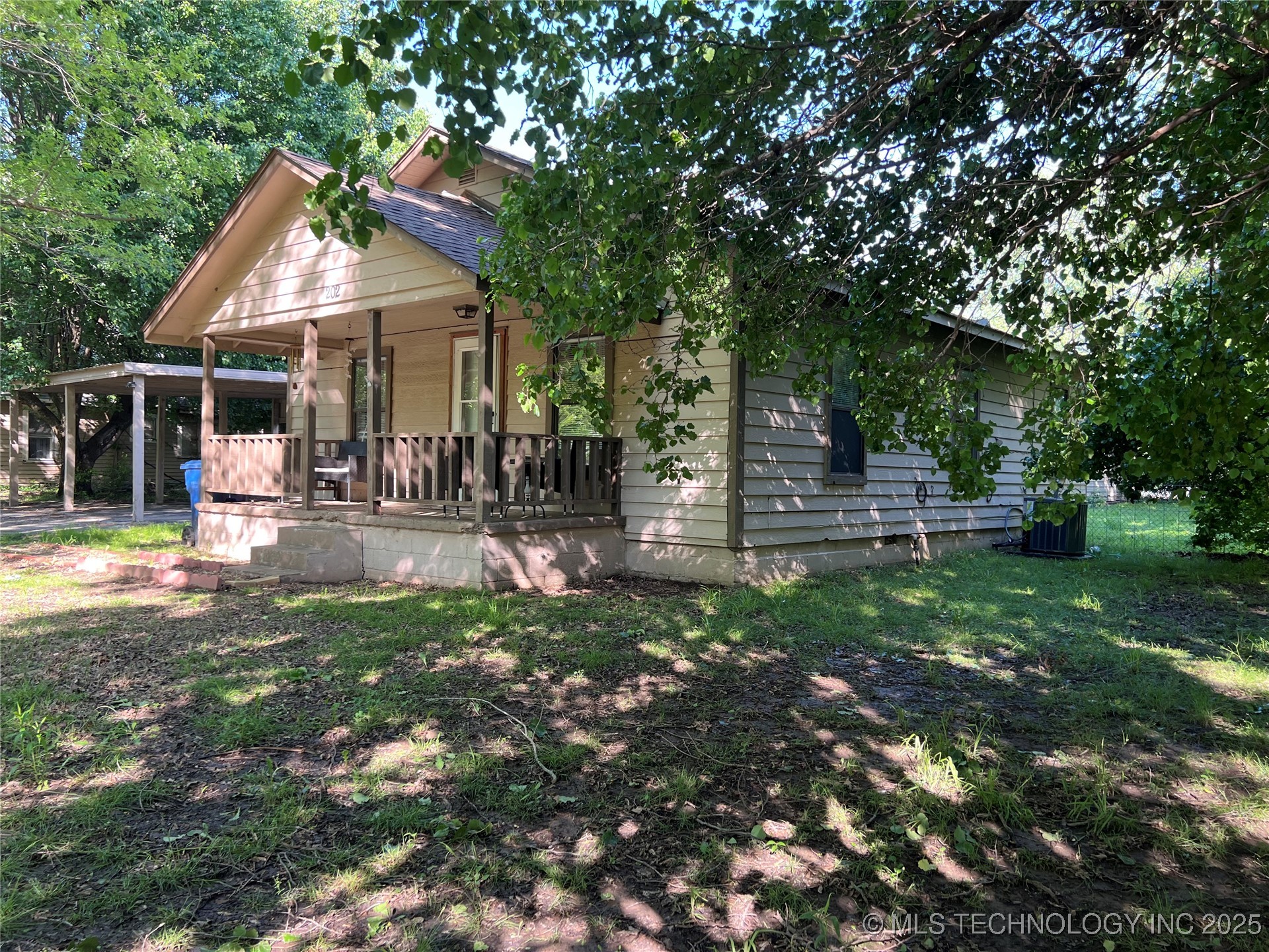 202 S Elm Street Property Photo