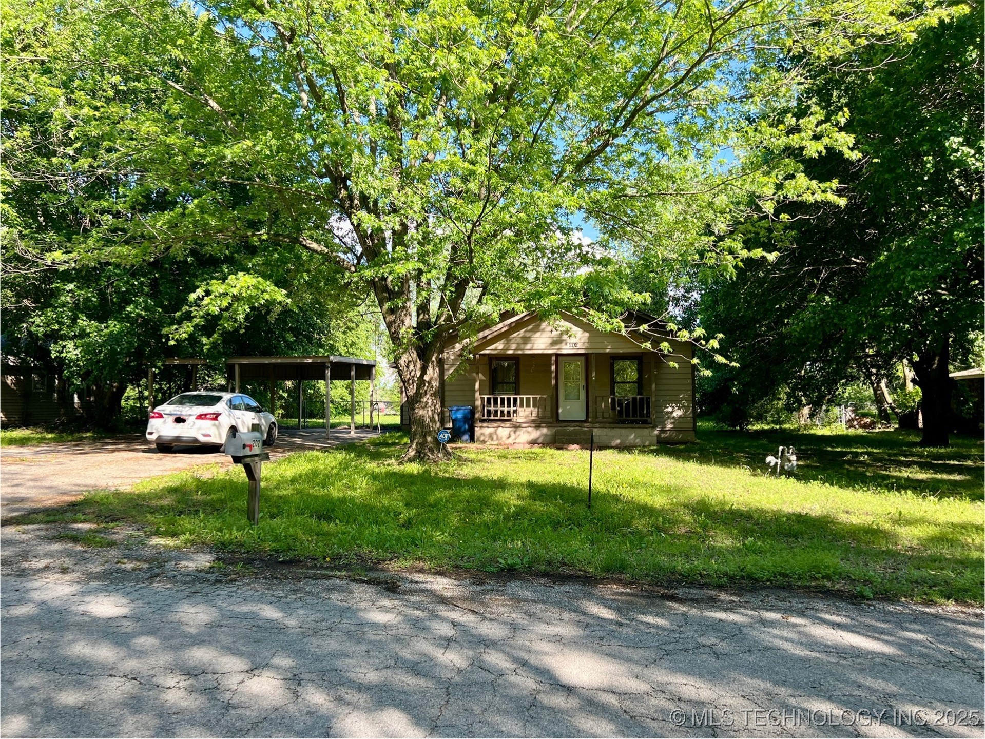 202 S Elm Street Property Photo 2