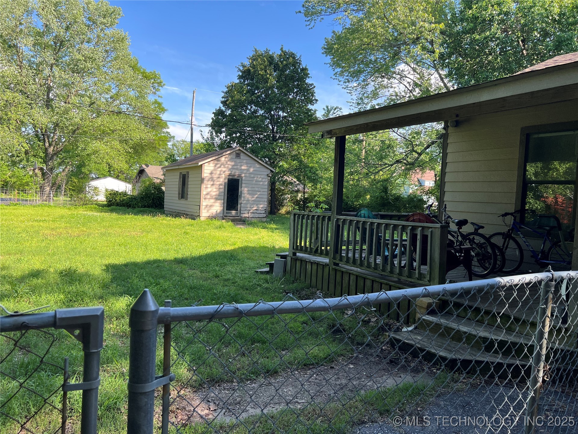 202 S Elm Street Property Photo 6