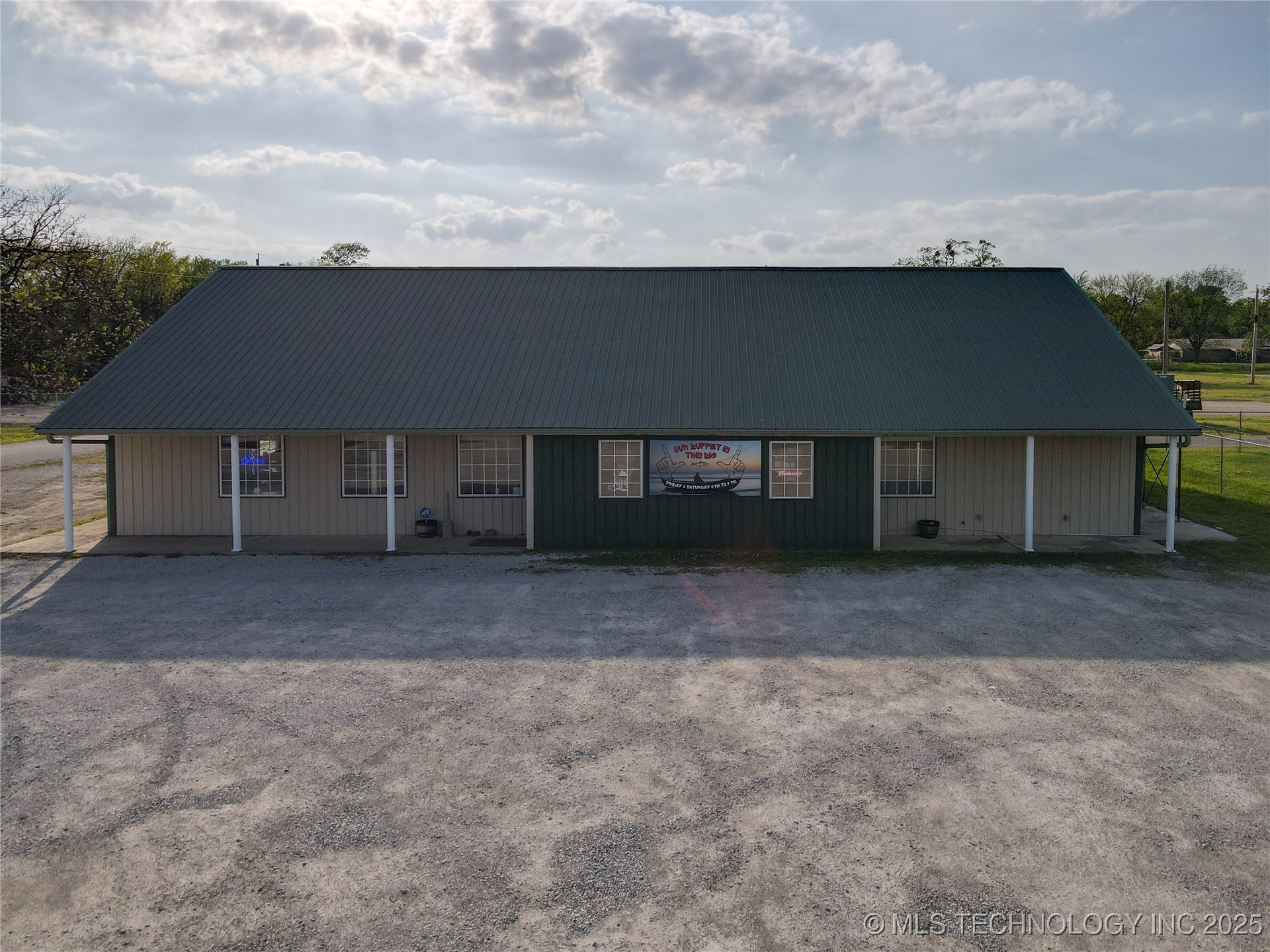 907 S Broadway Property Photo