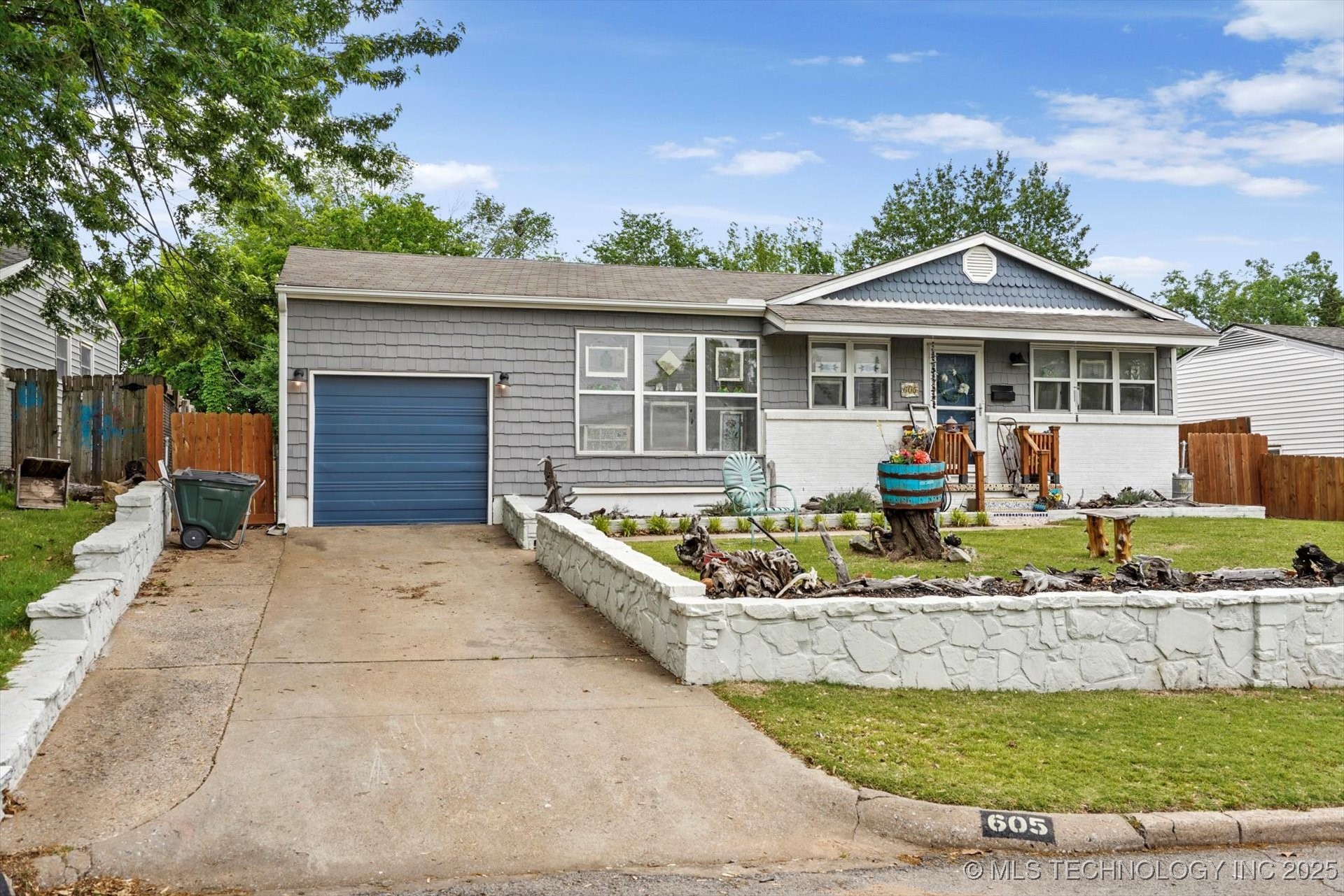 605 N Birch Avenue Property Photo 2