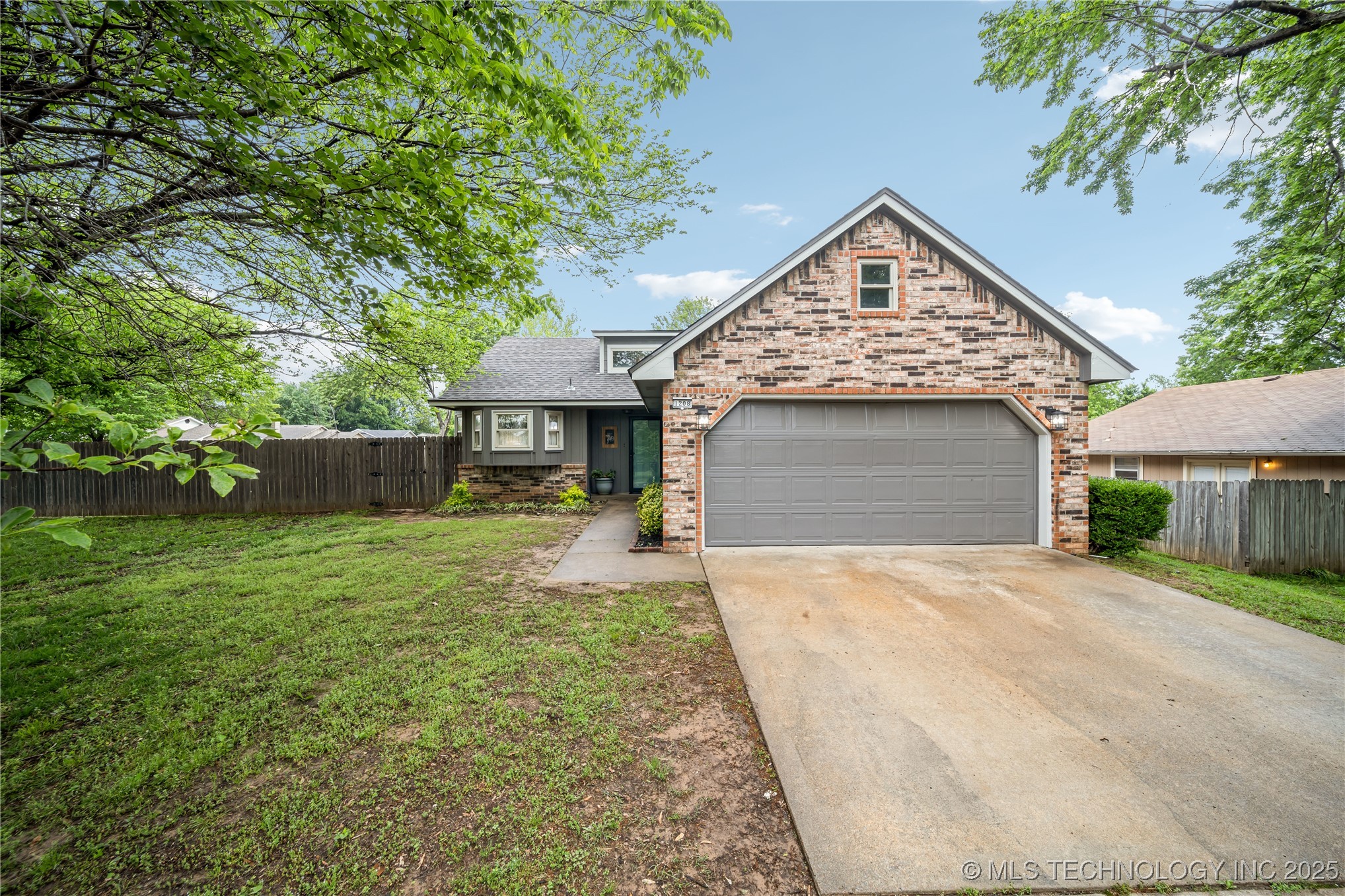 1208 W Huntsville Street Property Photo