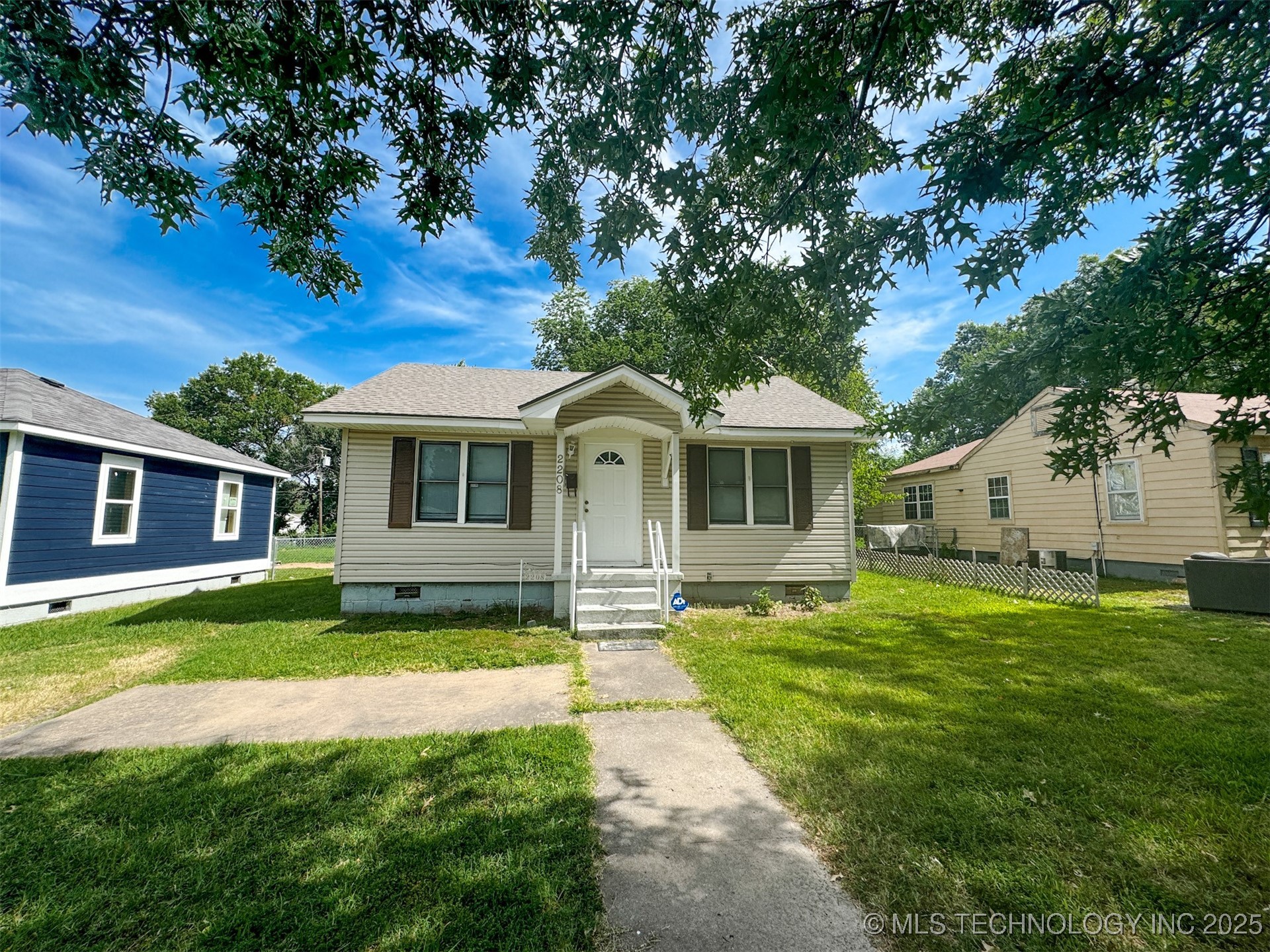 2208 Hayes Street Property Photo
